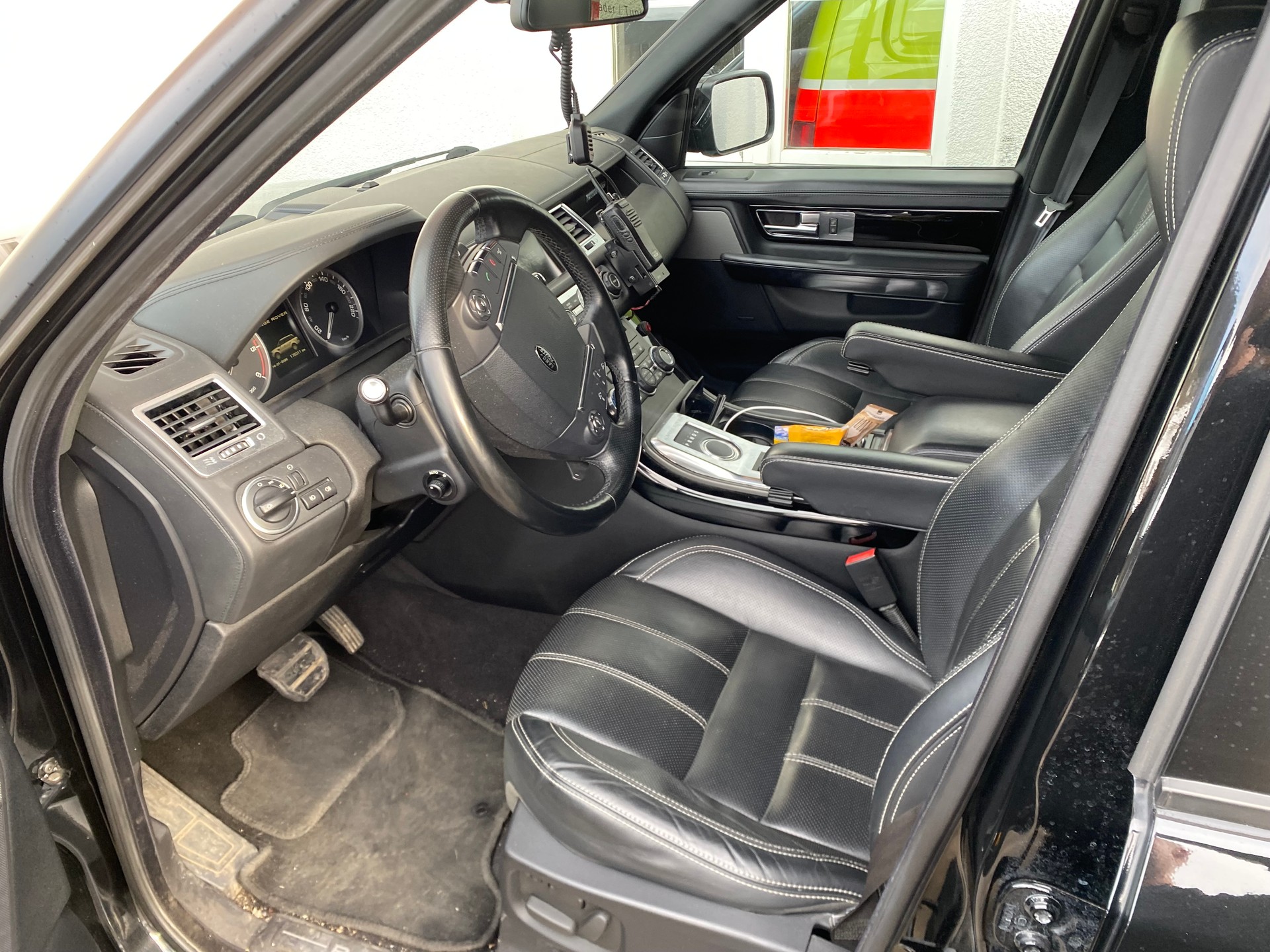 LAND ROVER Range Rover Sport 3.0 TDV6 Autobiography Automatic-image-6