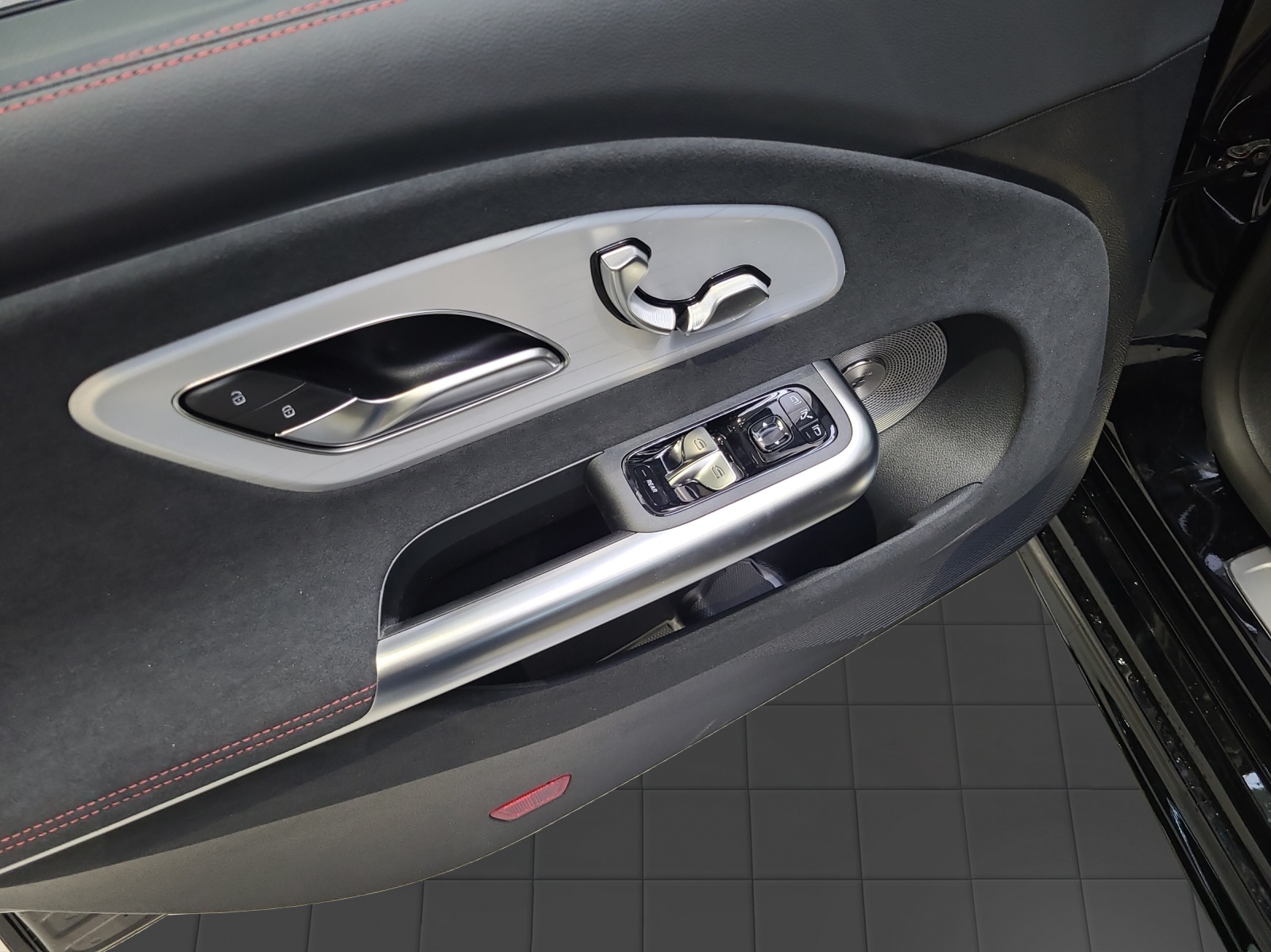 MERCEDES-BENZ CLA 200 8G-DCT 4Matic-image-8