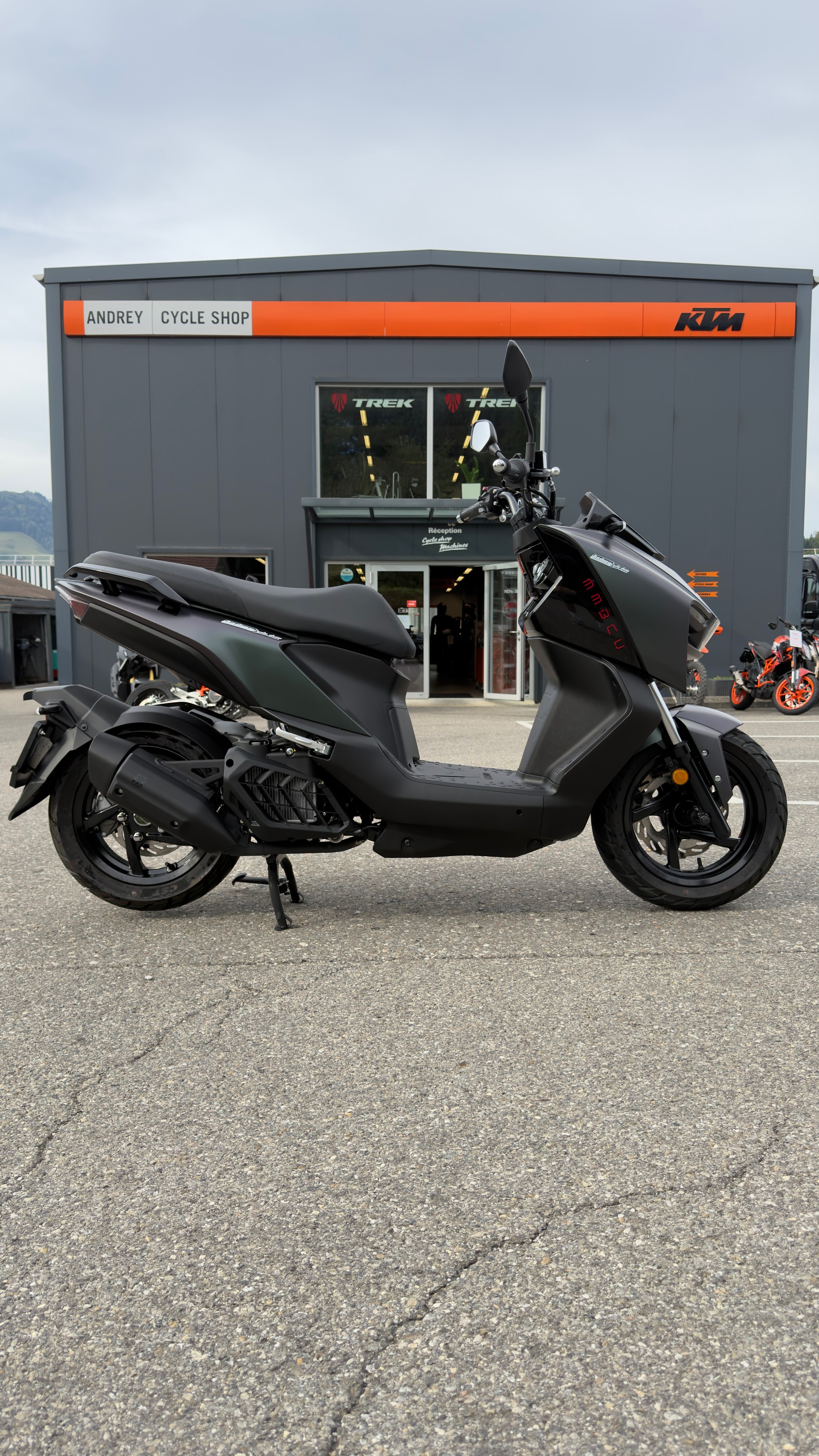 SYM MMBCU-showroom-element-1