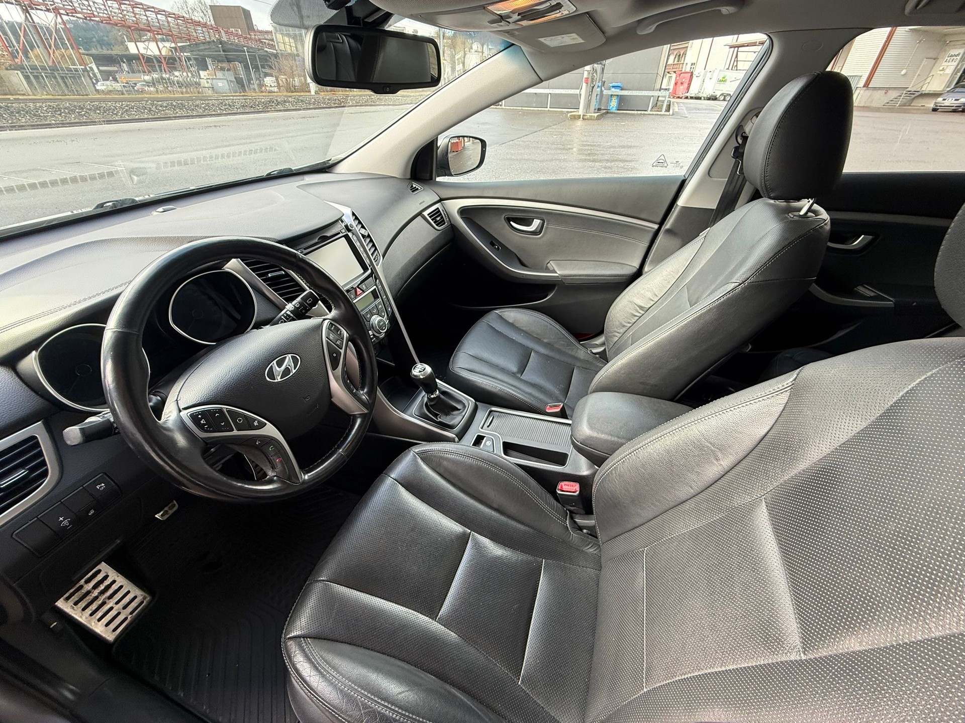 HYUNDAI i30 Wagon 1.6 CRDi Plena Automatic-image-6