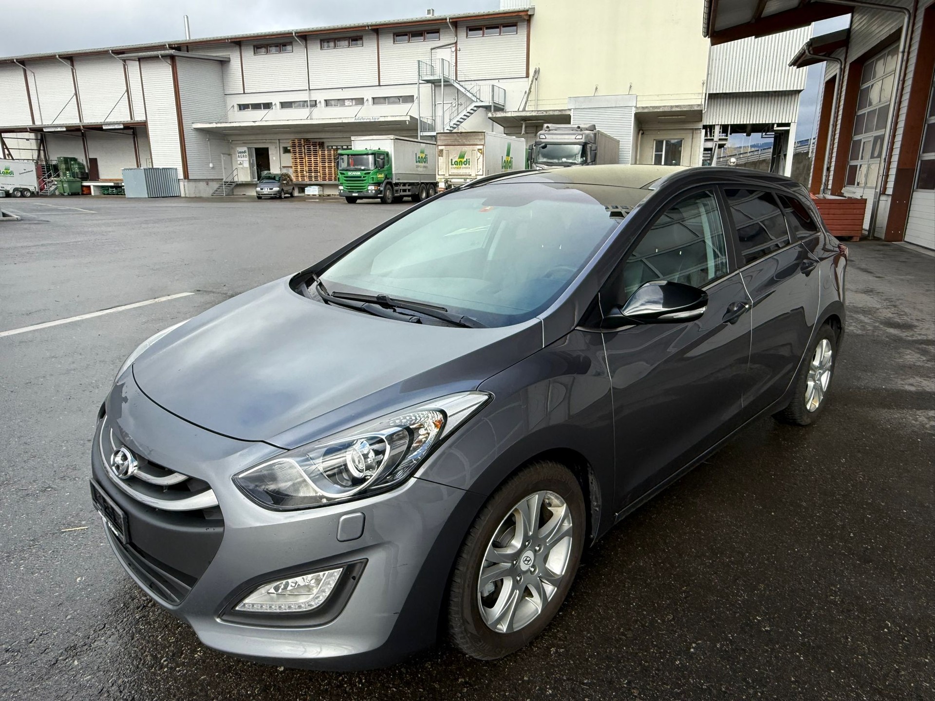 HYUNDAI i30 Wagon 1.6 CRDi Plena Automatic-image-0