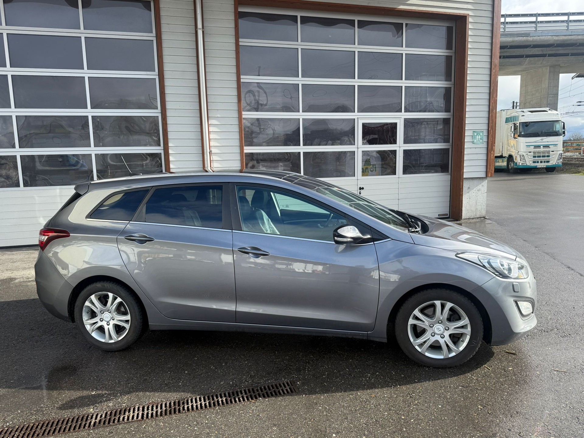 HYUNDAI i30 Wagon 1.6 CRDi Plena Automatic-image-10