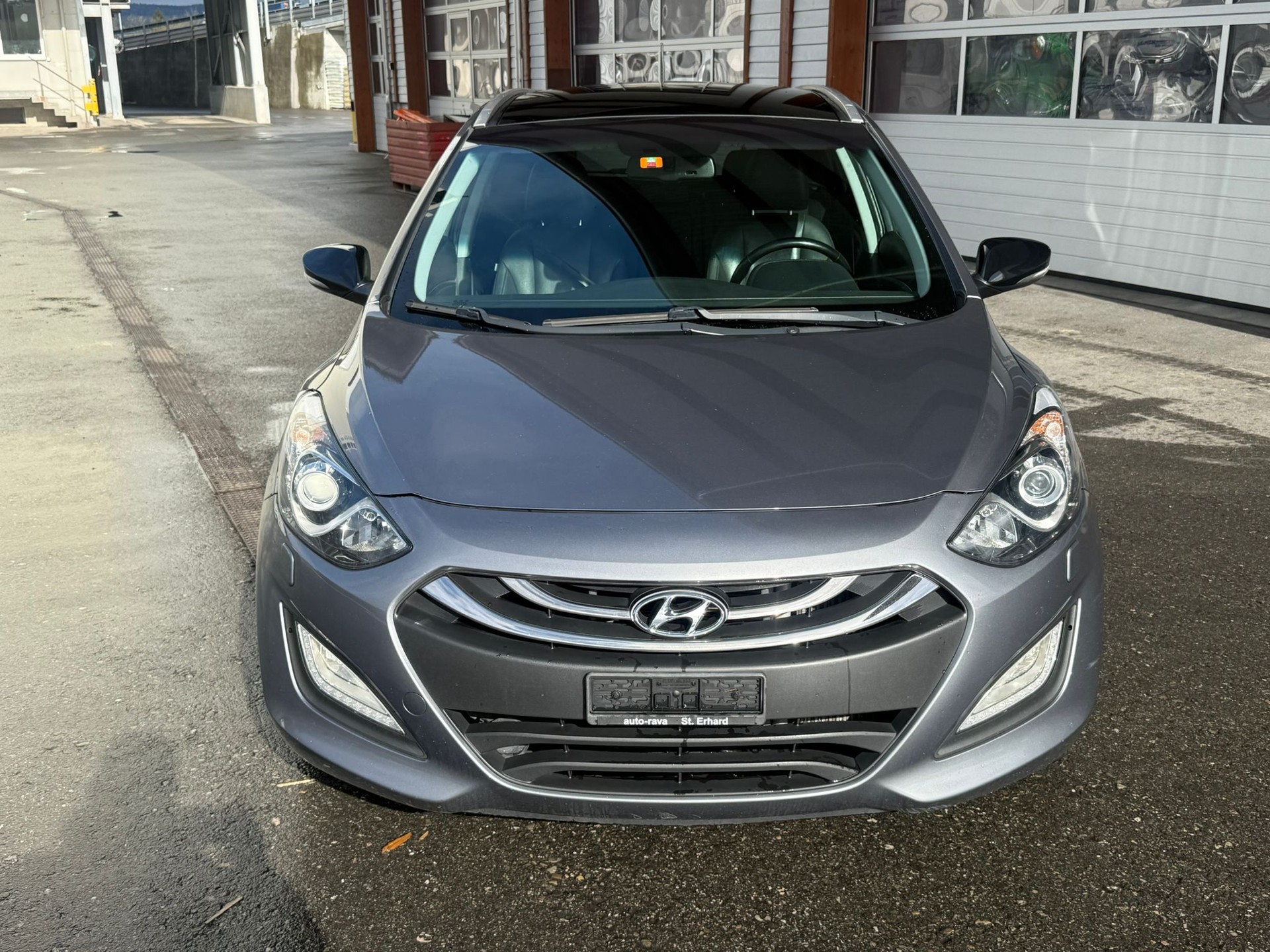 HYUNDAI i30 Wagon 1.6 CRDi Plena Automatic-image-1