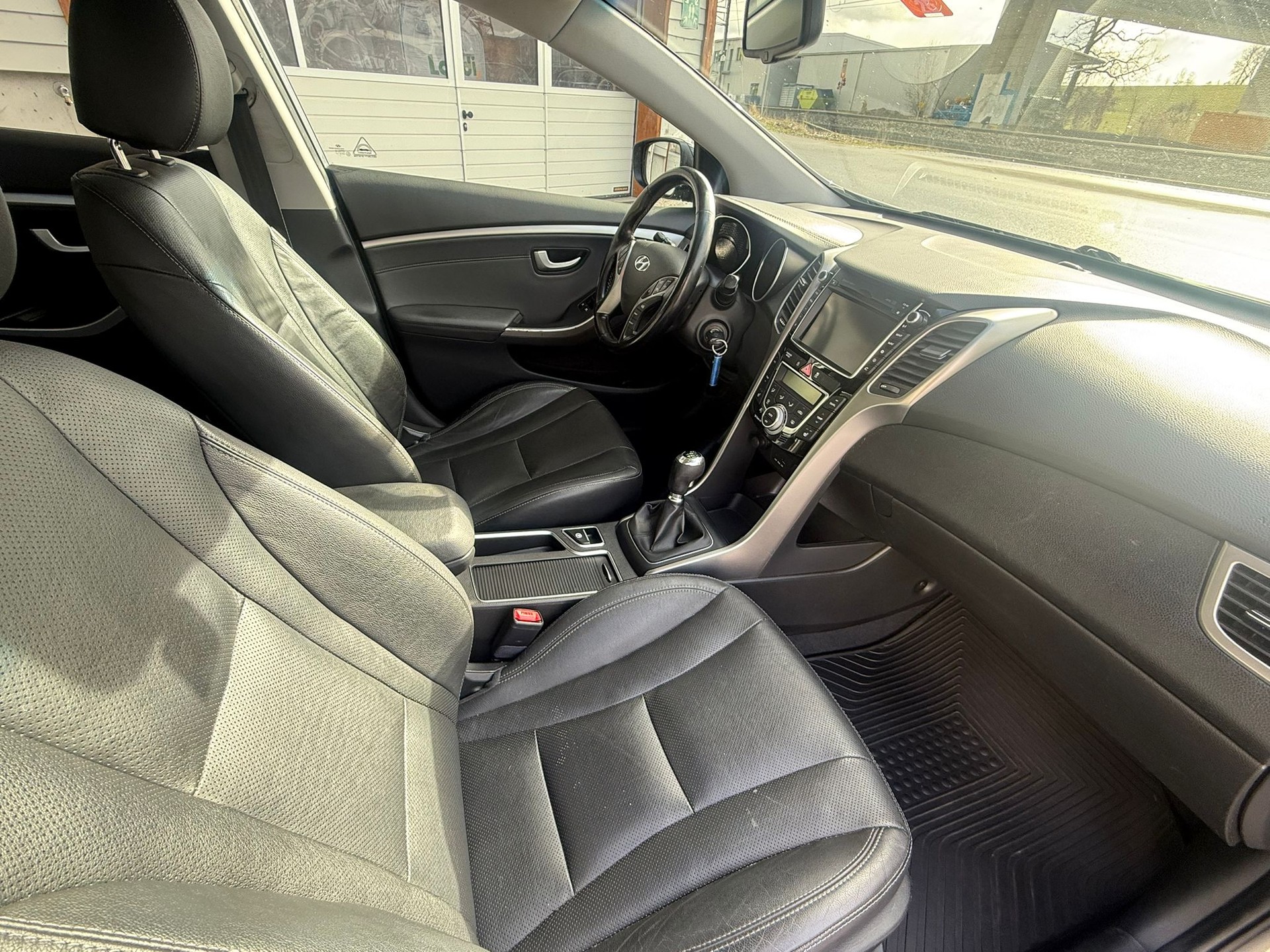 HYUNDAI i30 Wagon 1.6 CRDi Plena Automatic-image-7