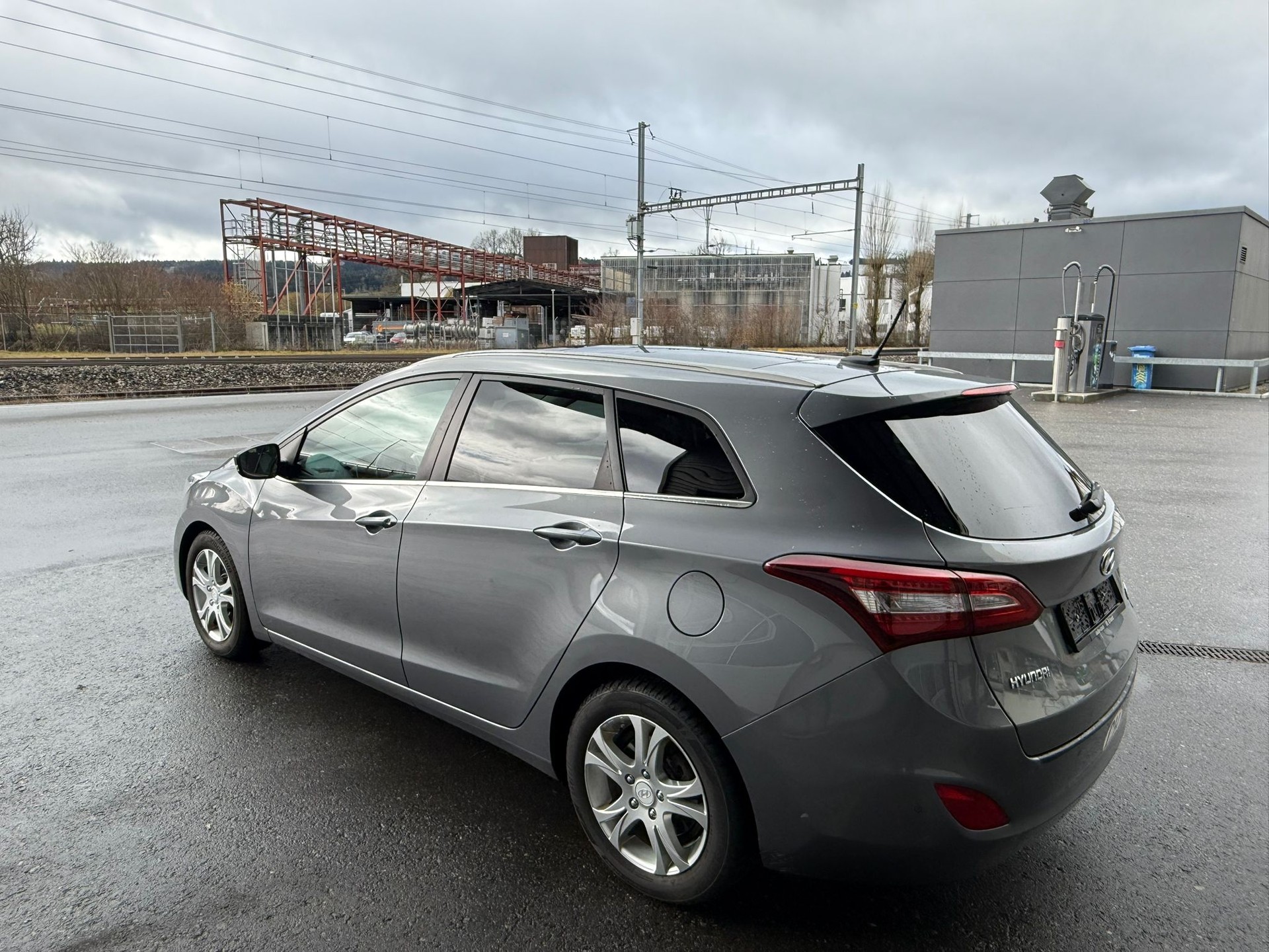 HYUNDAI i30 Wagon 1.6 CRDi Plena Automatic-image-12
