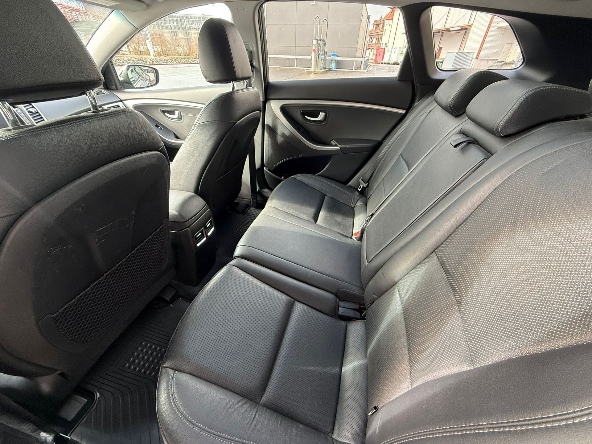 HYUNDAI i30 Wagon 1.6 CRDi Plena Automatic-image-8