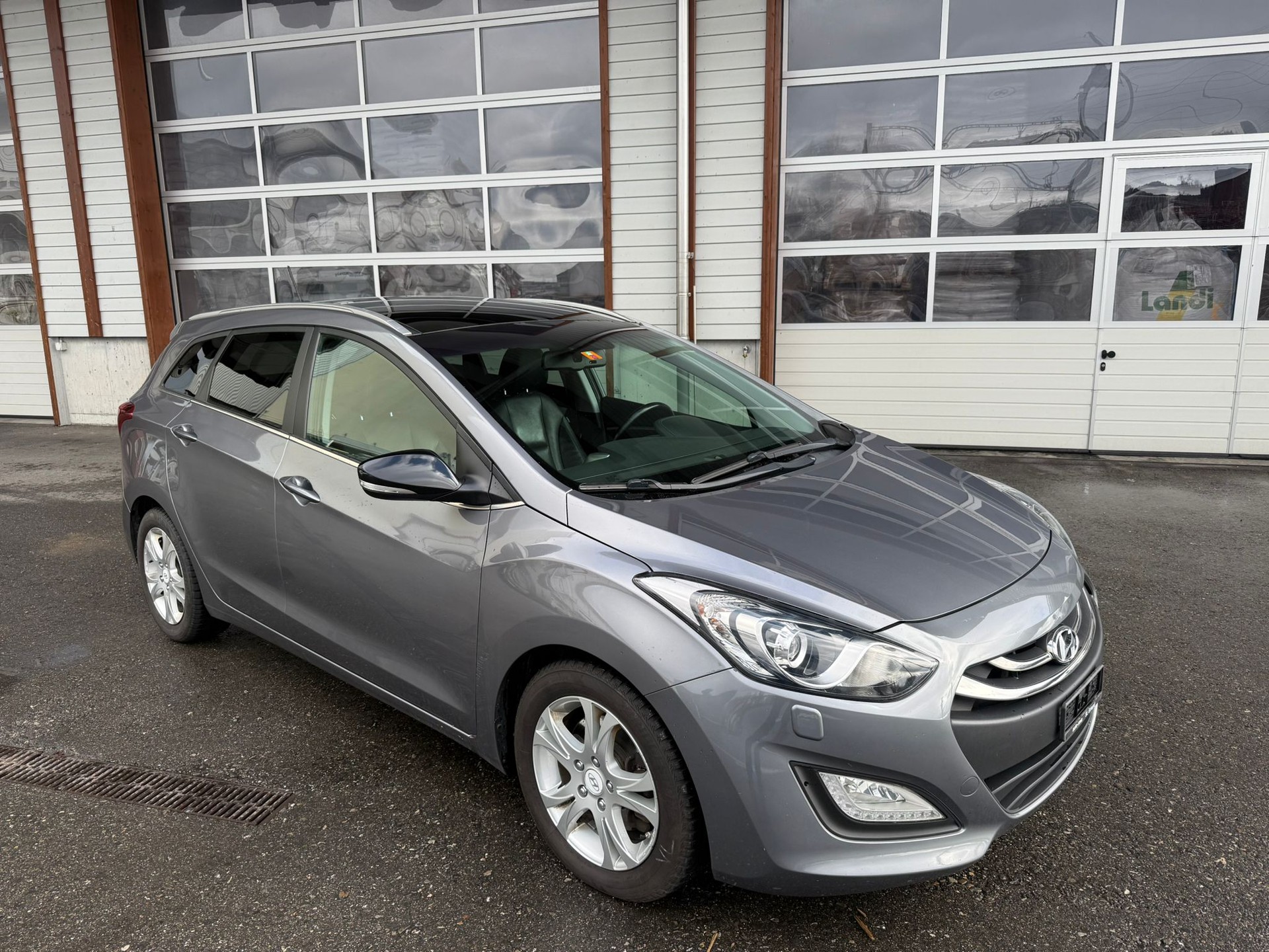 HYUNDAI i30 Wagon 1.6 CRDi Plena Automatic-image-5