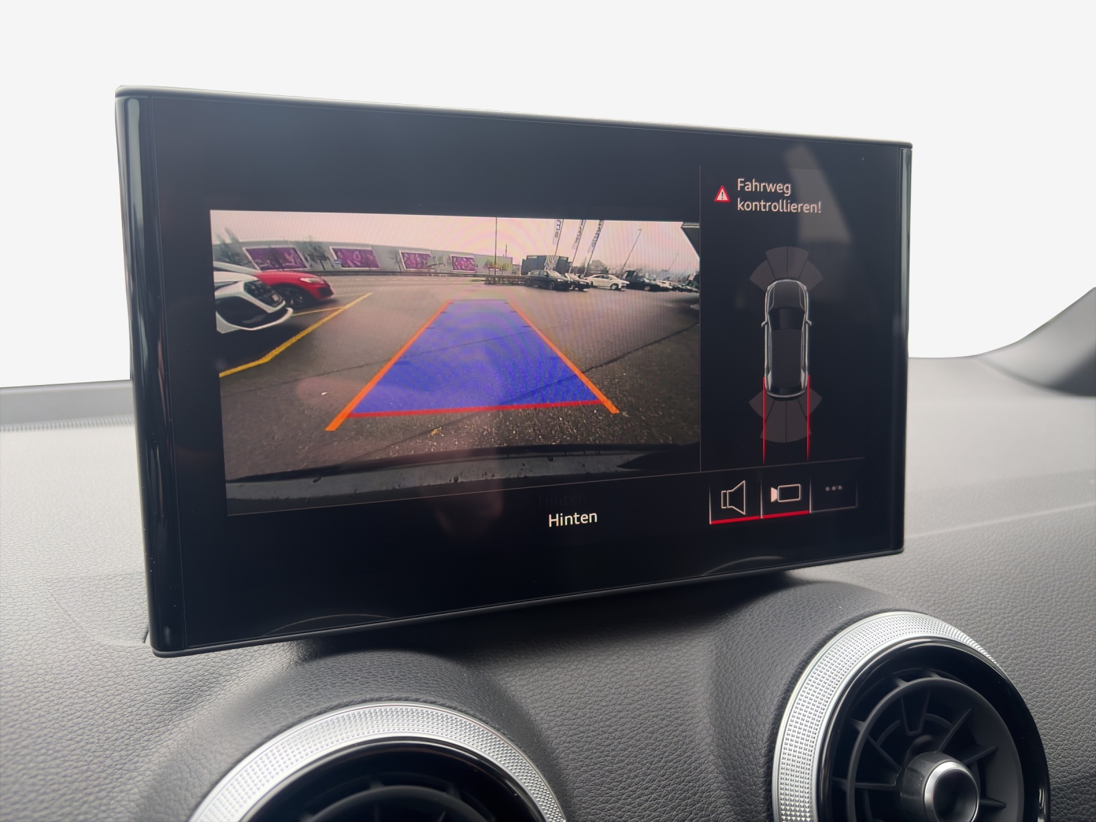 AUDI Q2 35 TFSI S line S-tronic-image-14