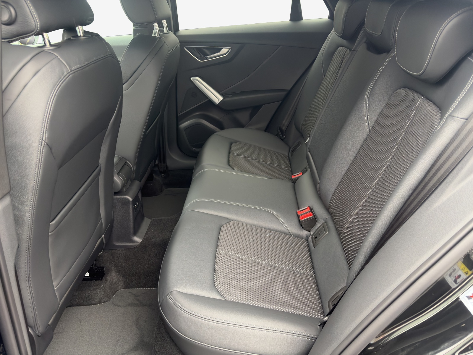 AUDI Q2 35 TFSI S line S-tronic-image-11