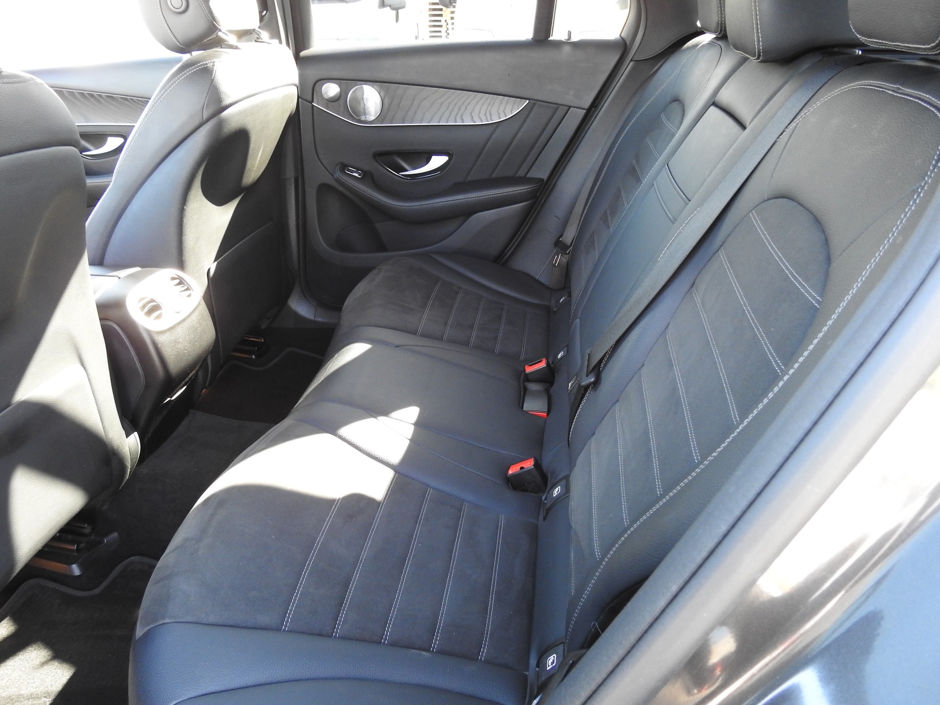 MERCEDES-BENZ GLC 220 d AMG Line 4Matic 9G-Tronic-image-15