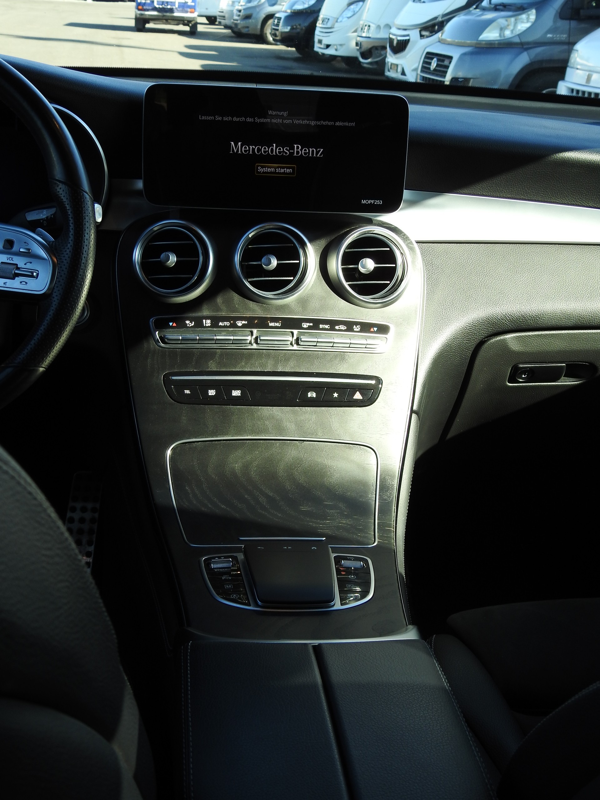 MERCEDES-BENZ GLC 220 d AMG Line 4Matic 9G-Tronic-image-18