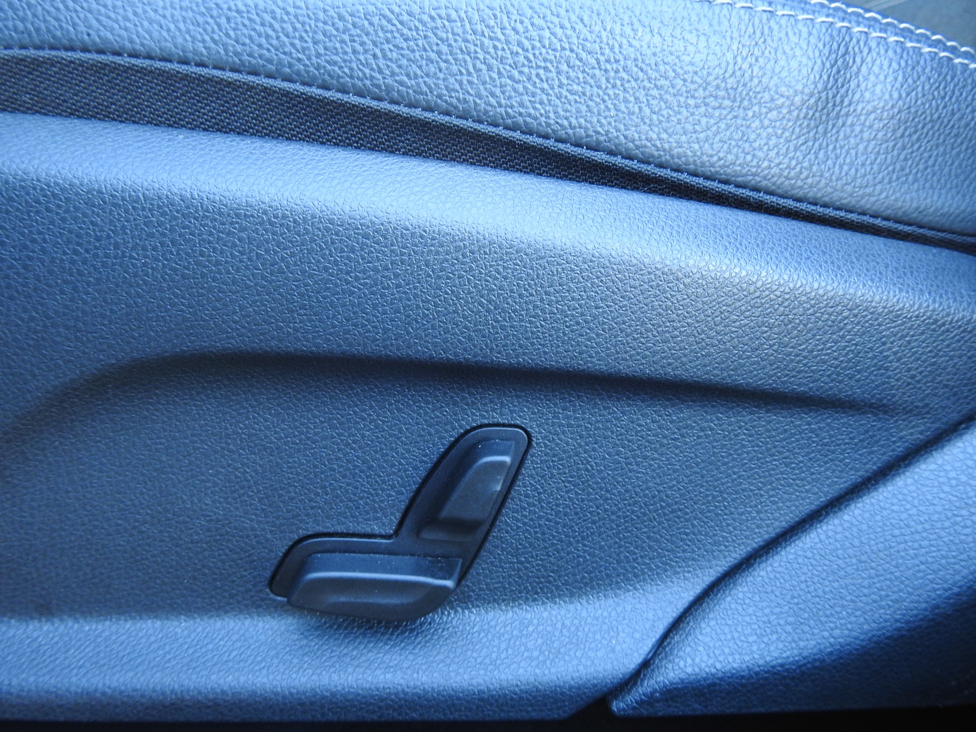 MERCEDES-BENZ GLC 220 d AMG Line 4Matic 9G-Tronic-image-12