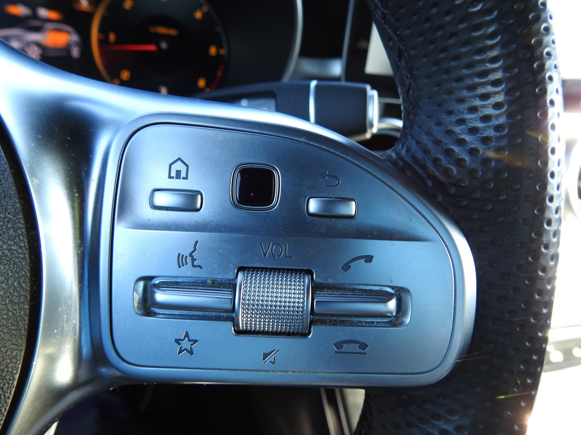 MERCEDES-BENZ GLC 220 d AMG Line 4Matic 9G-Tronic-image-24
