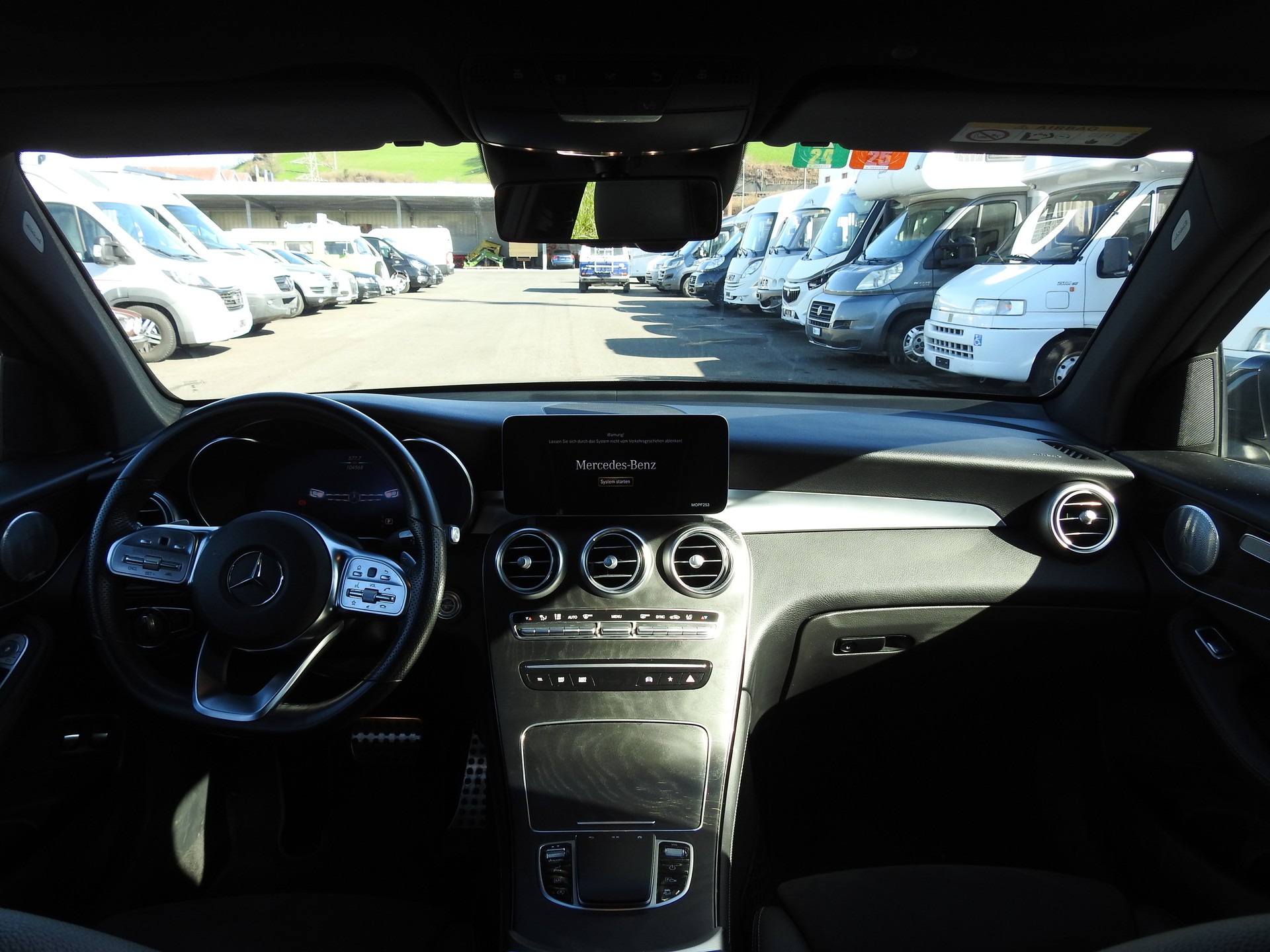 MERCEDES-BENZ GLC 220 d AMG Line 4Matic 9G-Tronic-image-17