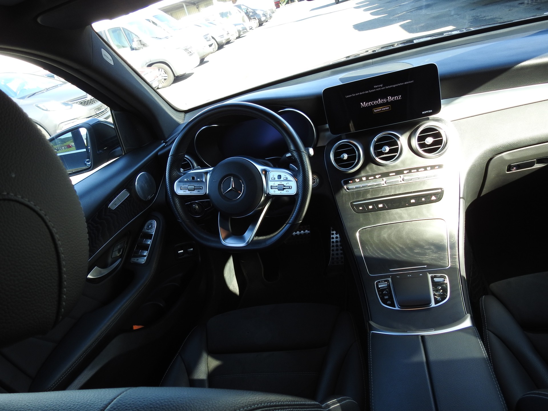 MERCEDES-BENZ GLC 220 d AMG Line 4Matic 9G-Tronic-image-20