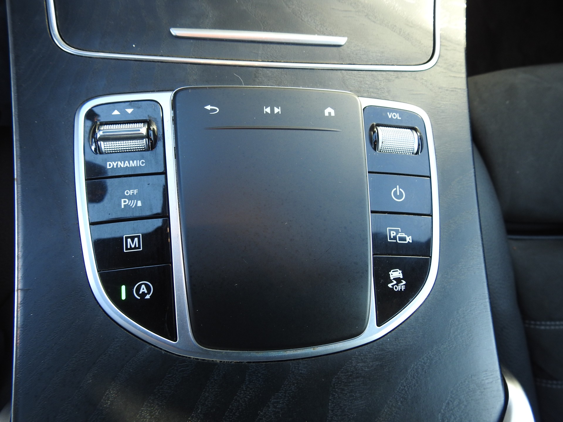 MERCEDES-BENZ GLC 220 d AMG Line 4Matic 9G-Tronic-image-29