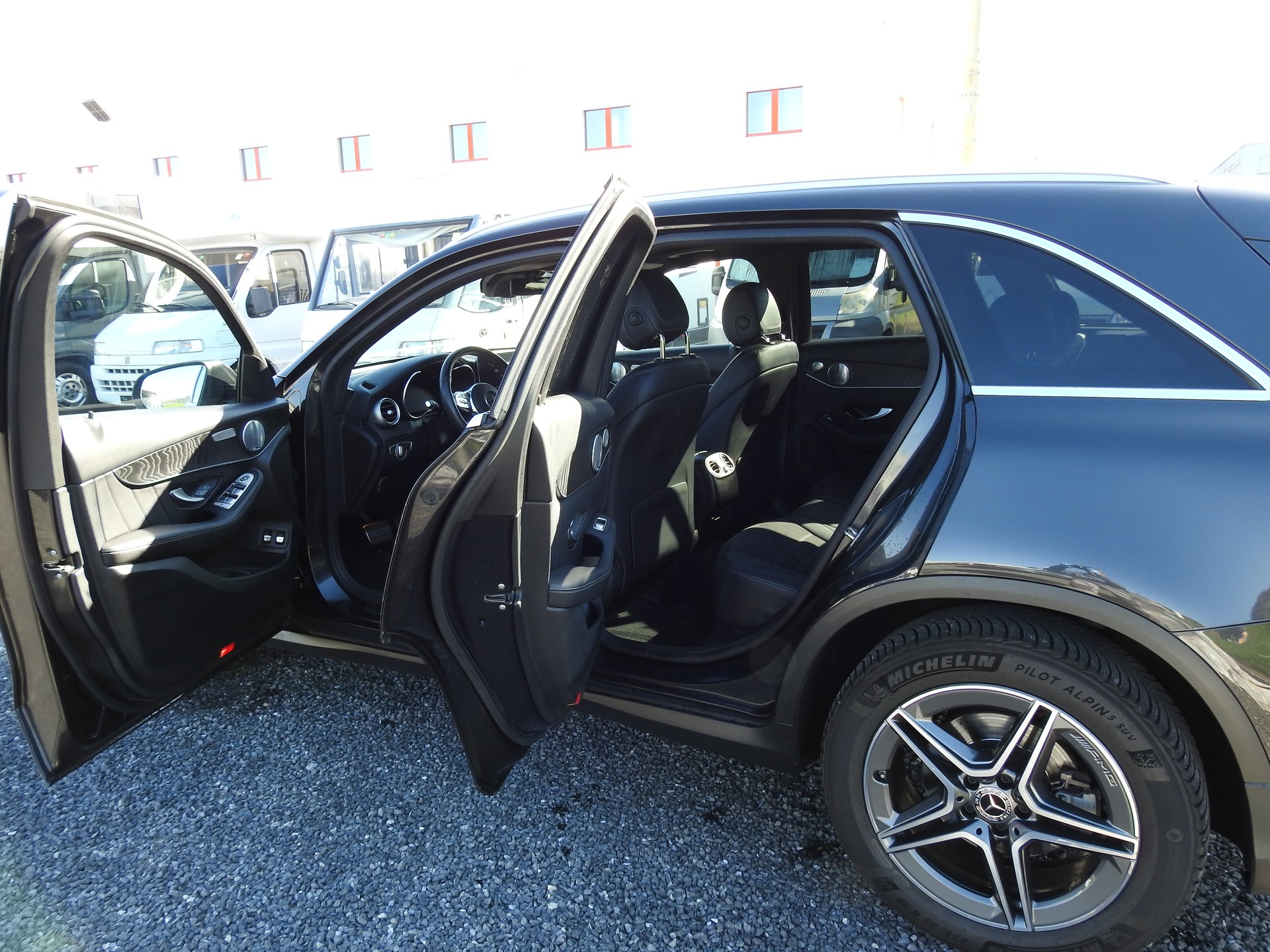 MERCEDES-BENZ GLC 220 d AMG Line 4Matic 9G-Tronic-image-16