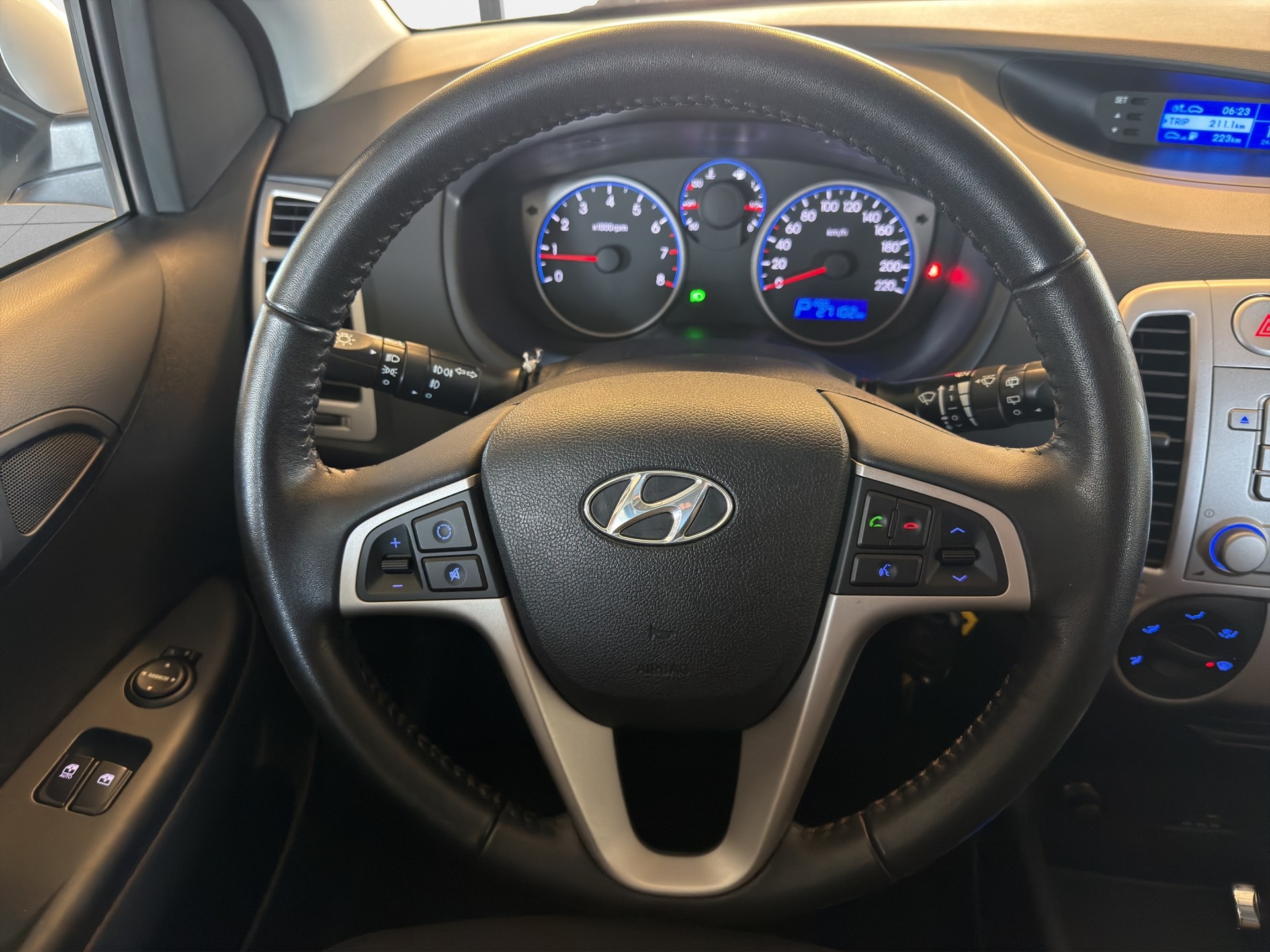 HYUNDAI i20 1.4 Style Automatic*TOP ZUSTAND*NUR 27000 KM*-image-10