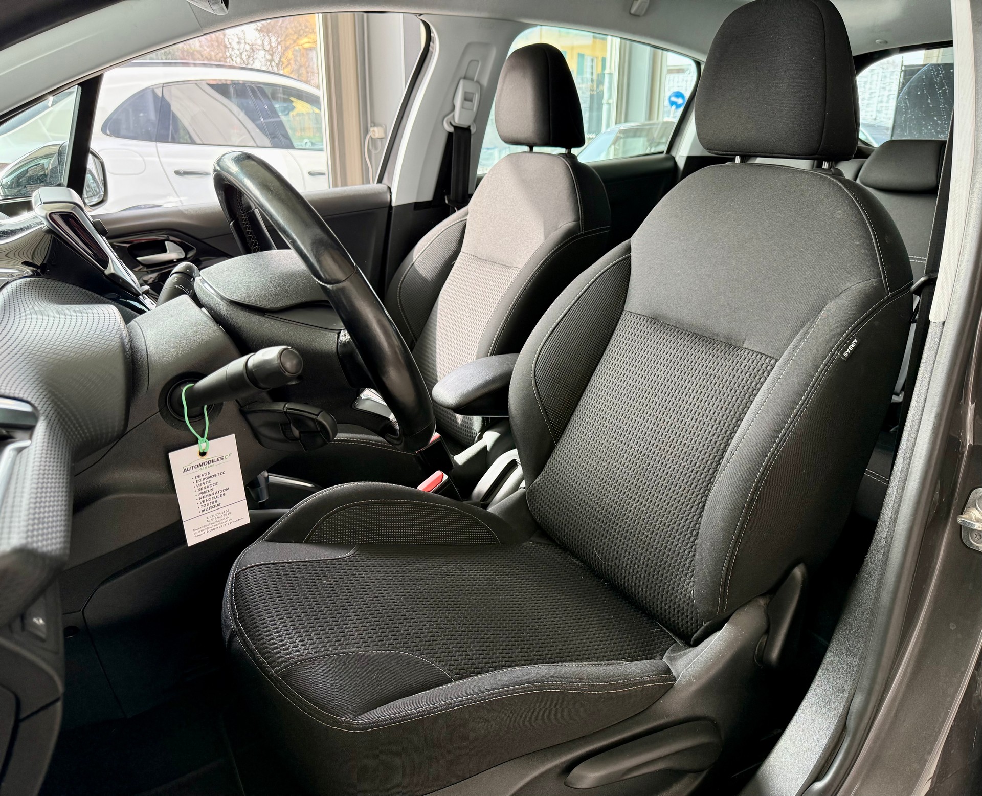 PEUGEOT 208 1.2 PureTech Active EAT6-image-12