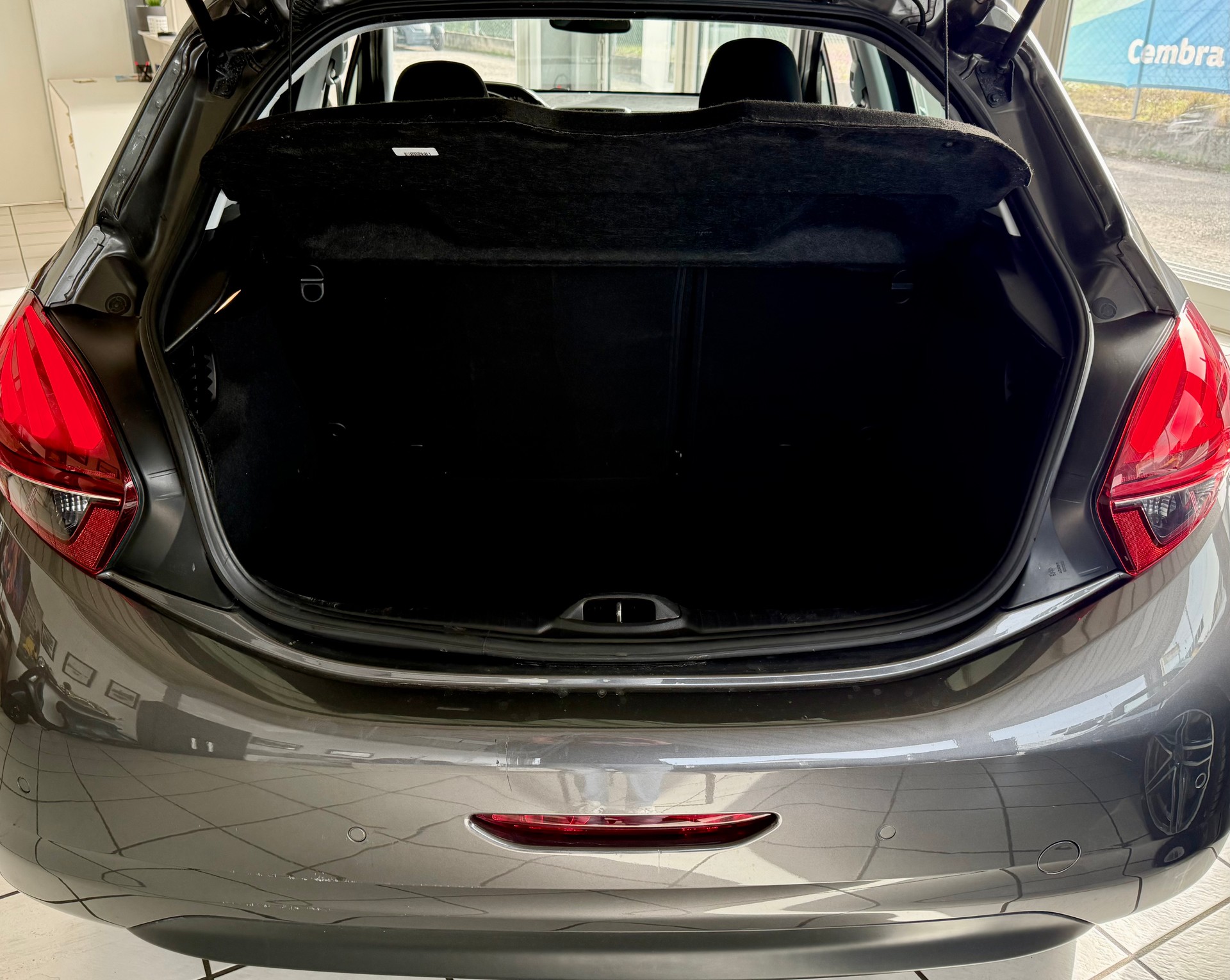 PEUGEOT 208 1.2 PureTech Active EAT6-image-19