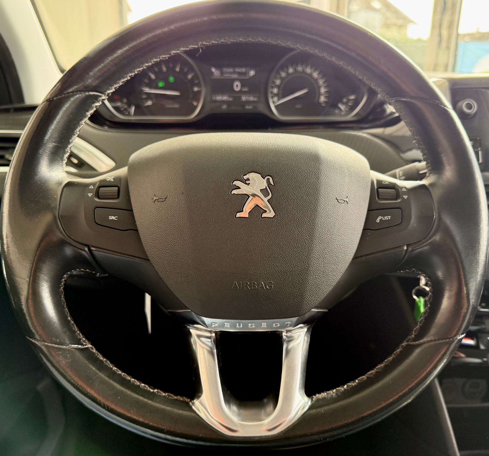 PEUGEOT 208 1.2 PureTech Active EAT6-image-14