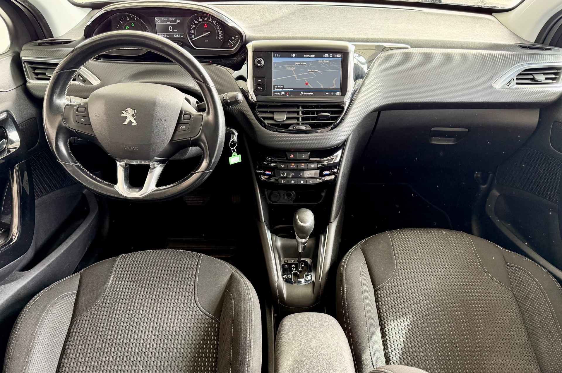 PEUGEOT 208 1.2 PureTech Active EAT6-image-13
