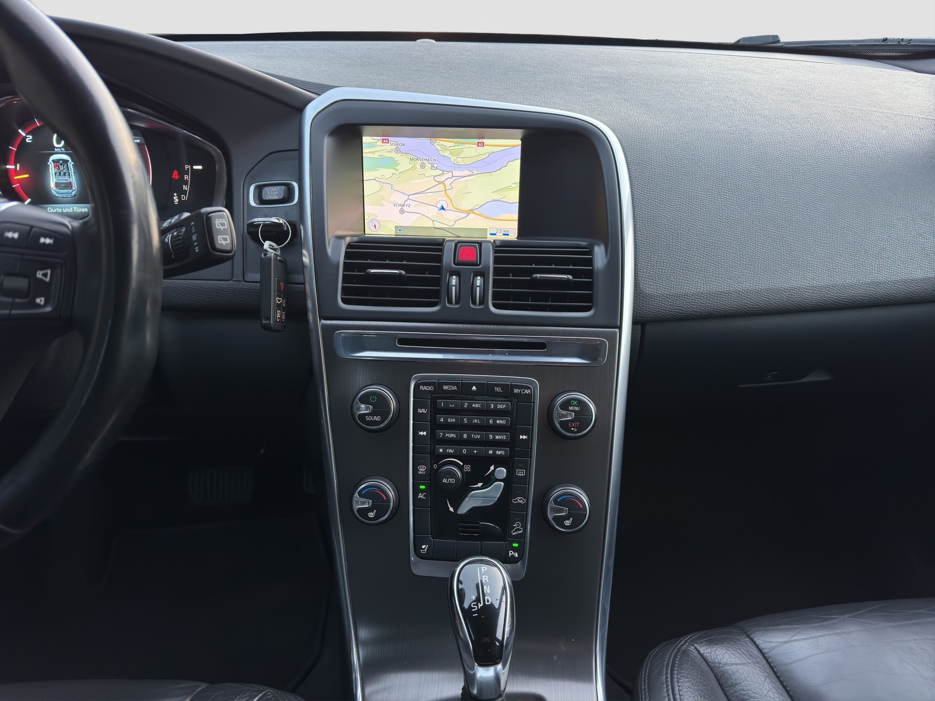 VOLVO XC60 D4 AWD Summum Geartronic-image-4