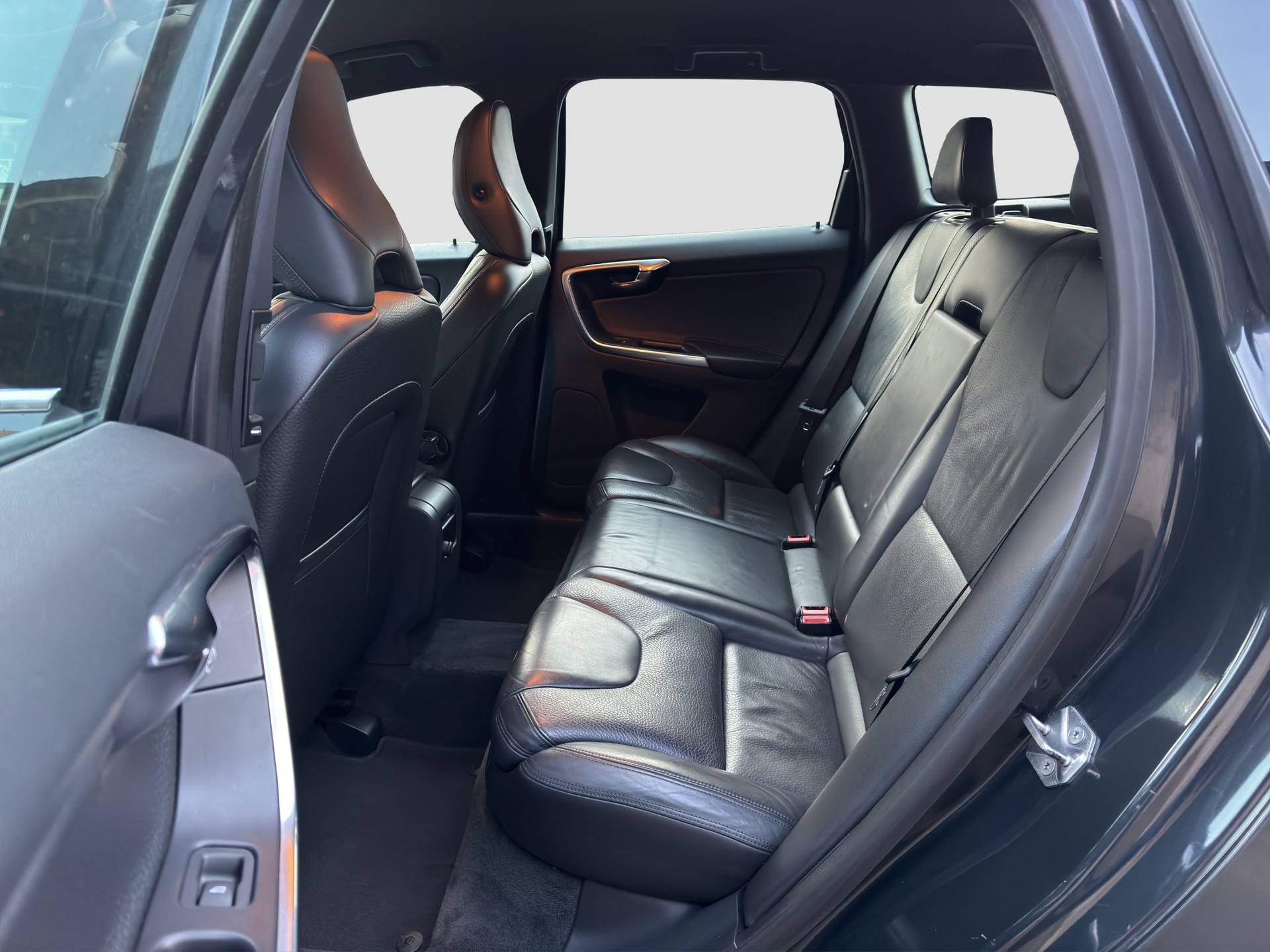 VOLVO XC60 D4 AWD Summum Geartronic-image-10