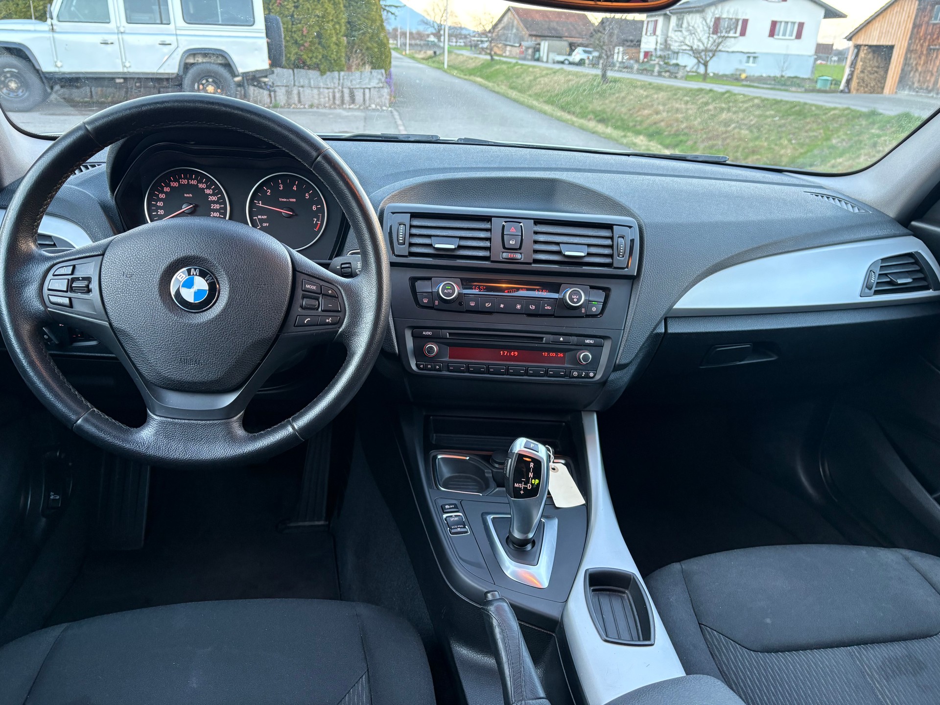 BMW 116i Urban Line Steptronic-image-6