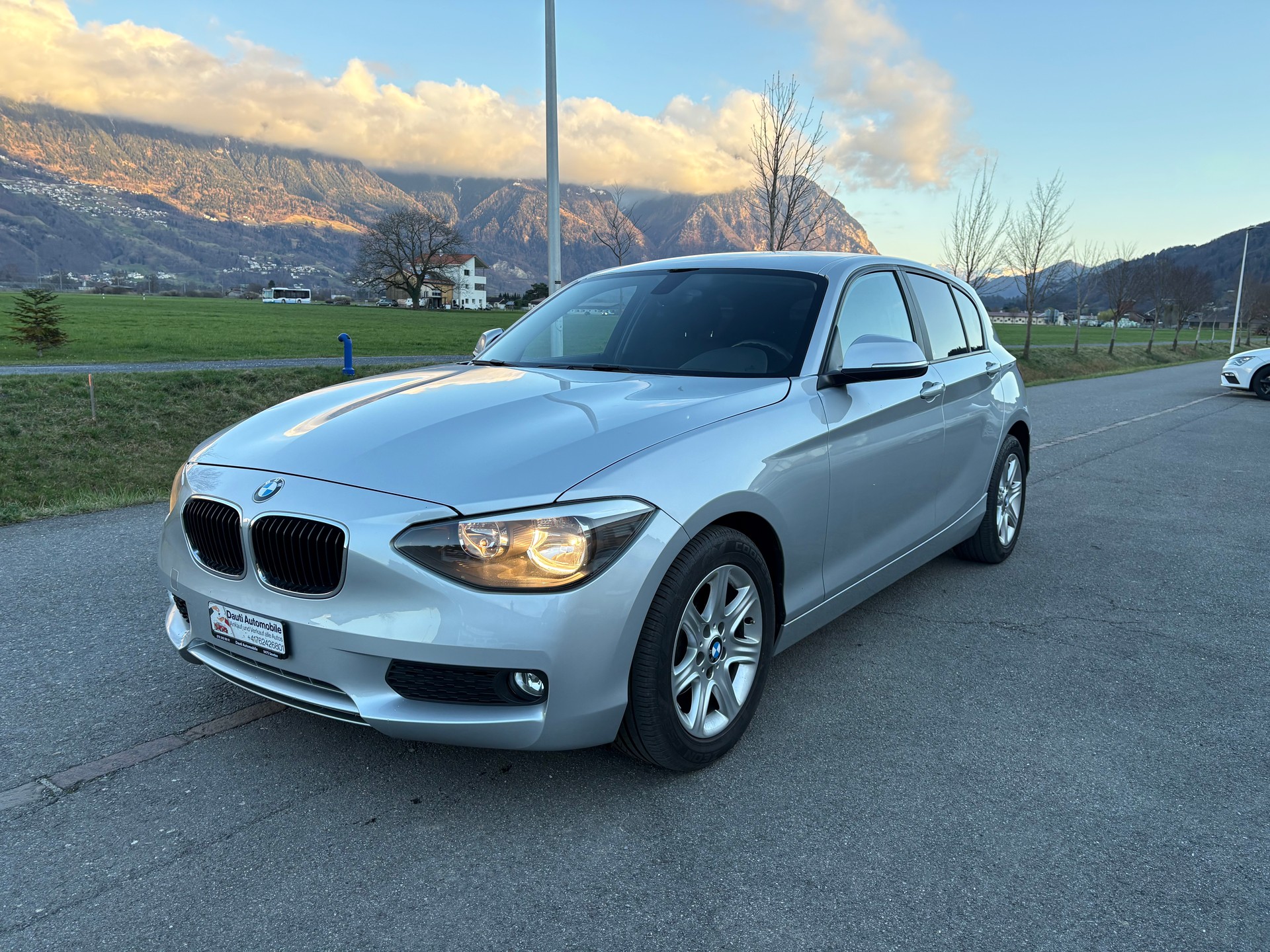 BMW 116i Urban Line Steptronic-image-0
