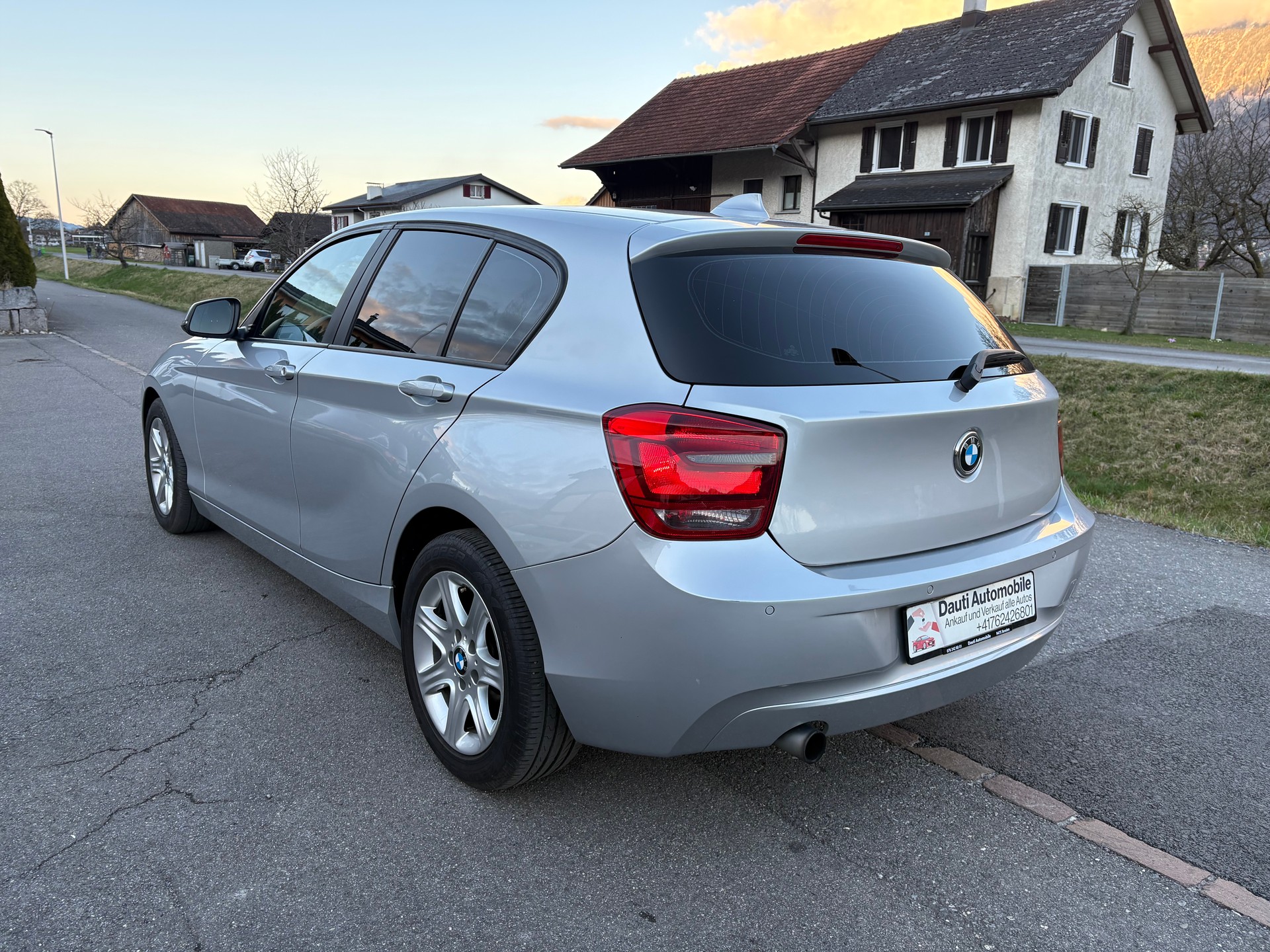 BMW 116i Urban Line Steptronic-image-4