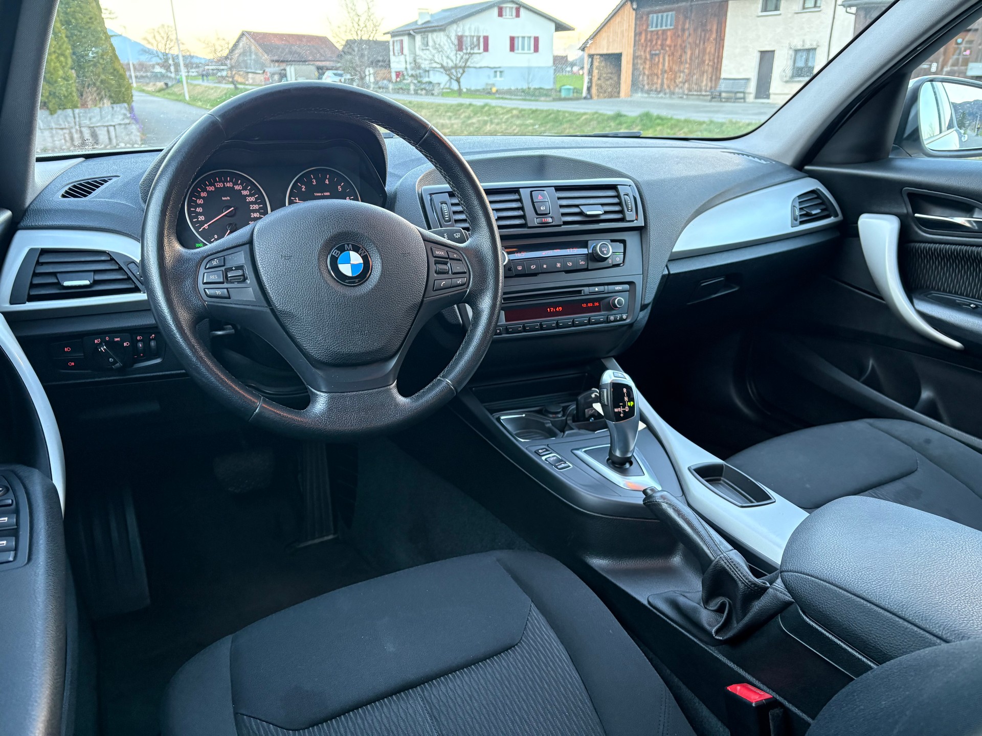 BMW 116i Urban Line Steptronic-image-5