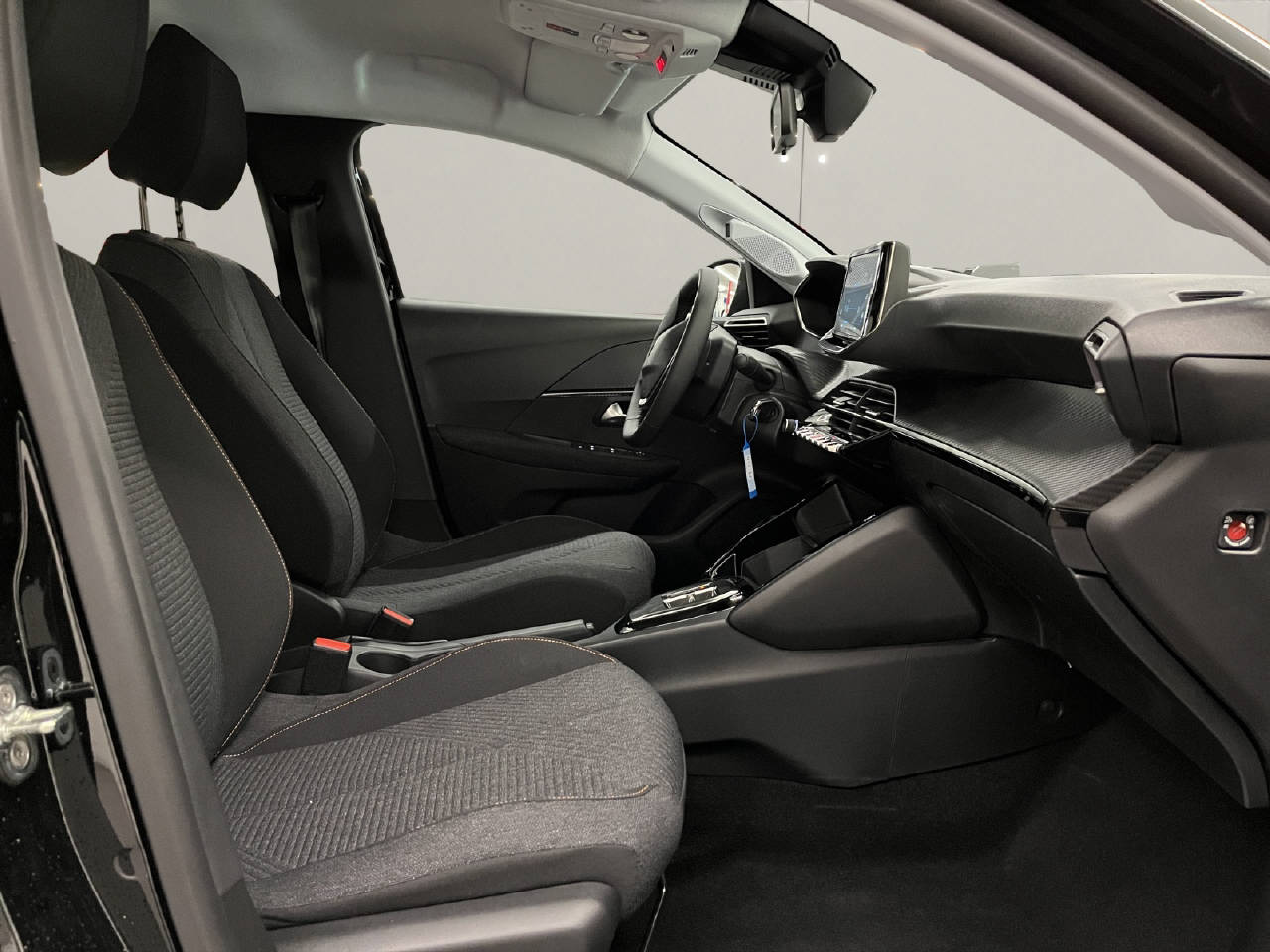 PEUGEOT 208 1.2 Hybrid Style-image-11