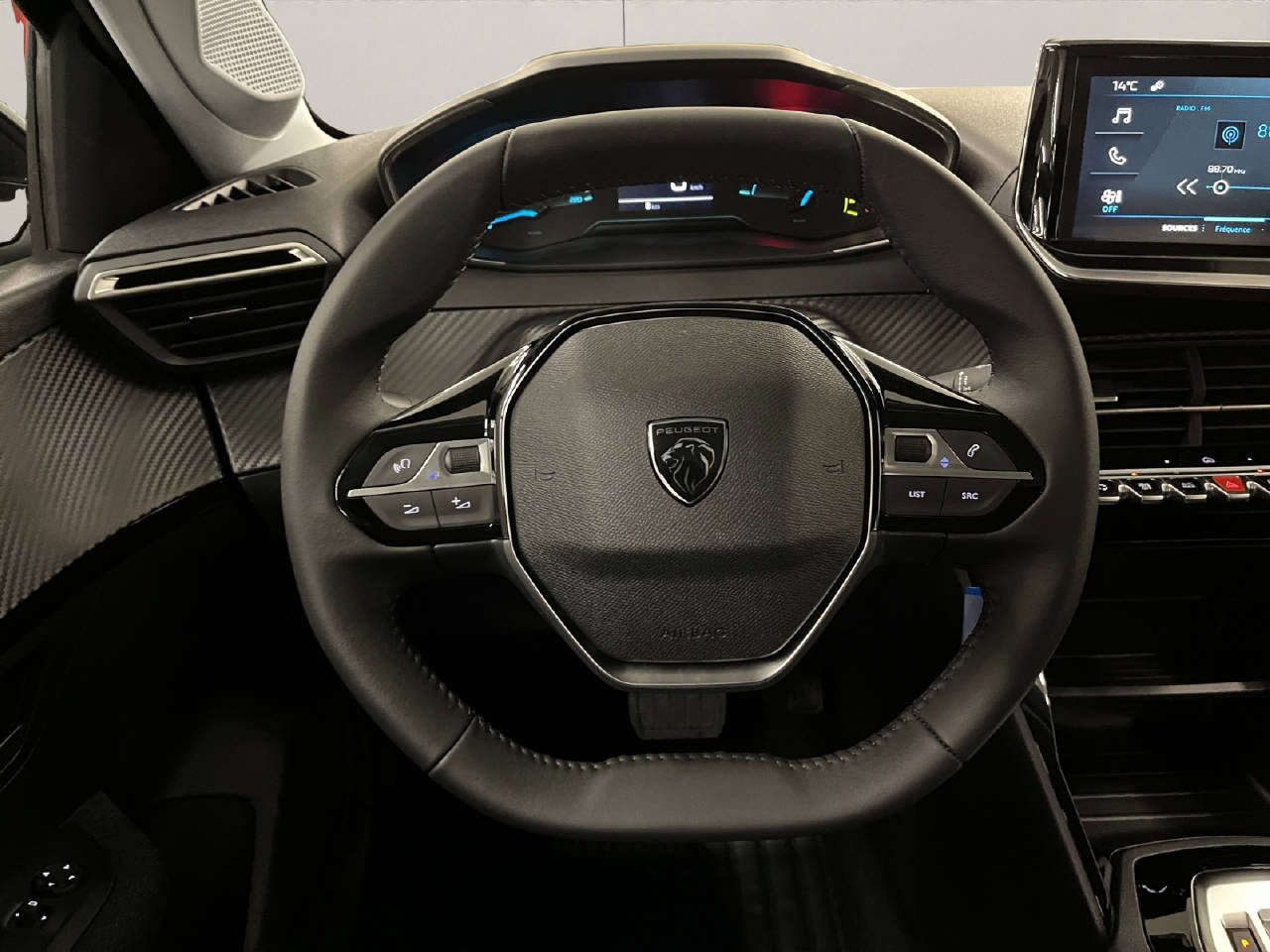PEUGEOT 208 1.2 Hybrid Style-image-6