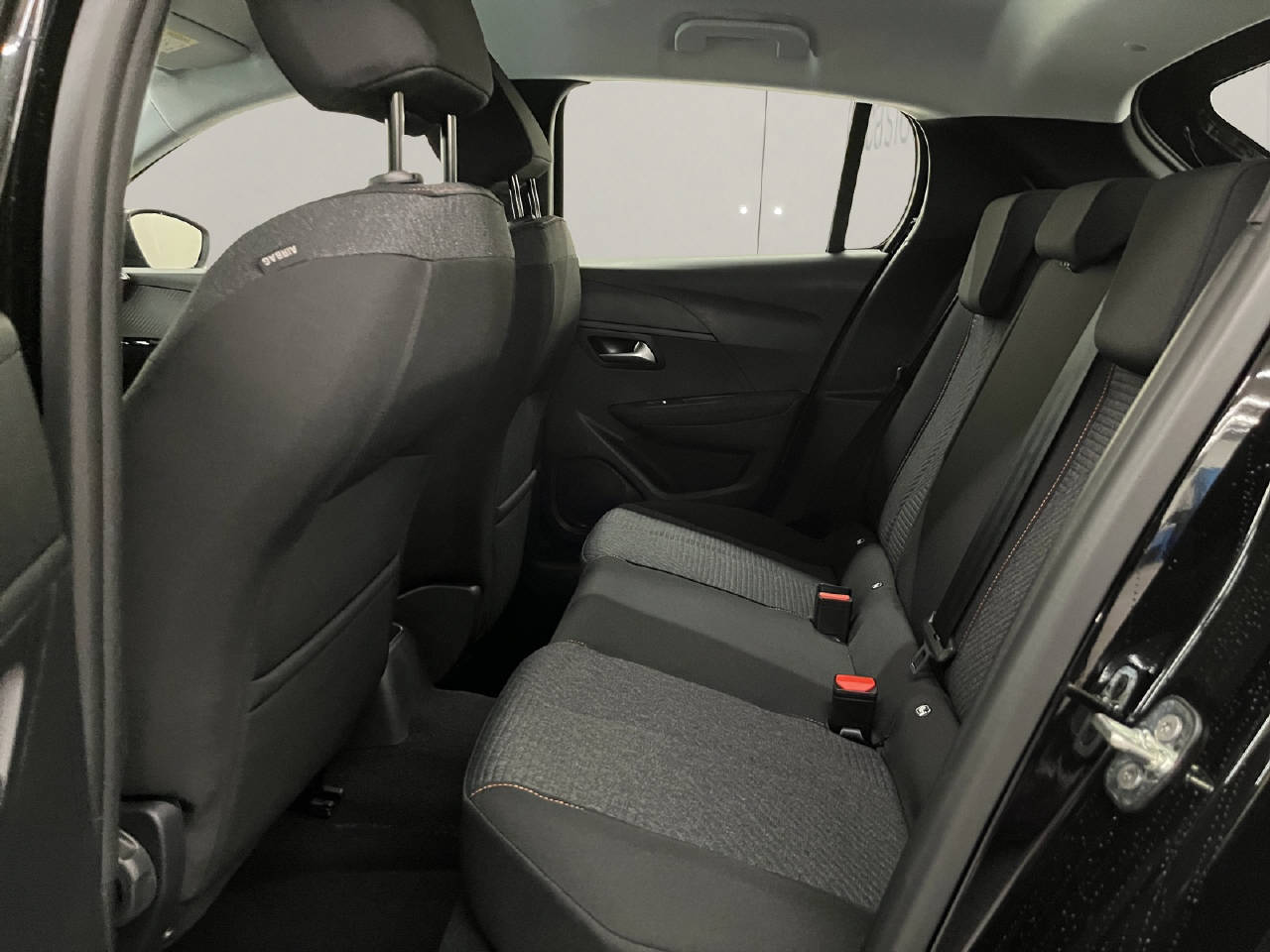 PEUGEOT 208 1.2 Hybrid Style-image-10