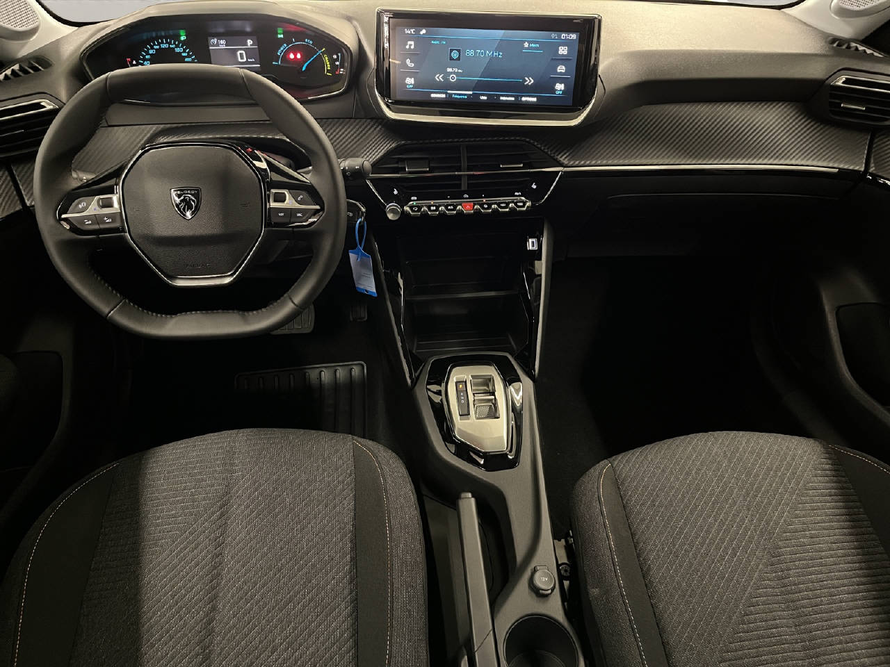PEUGEOT 208 1.2 Hybrid Style-image-5