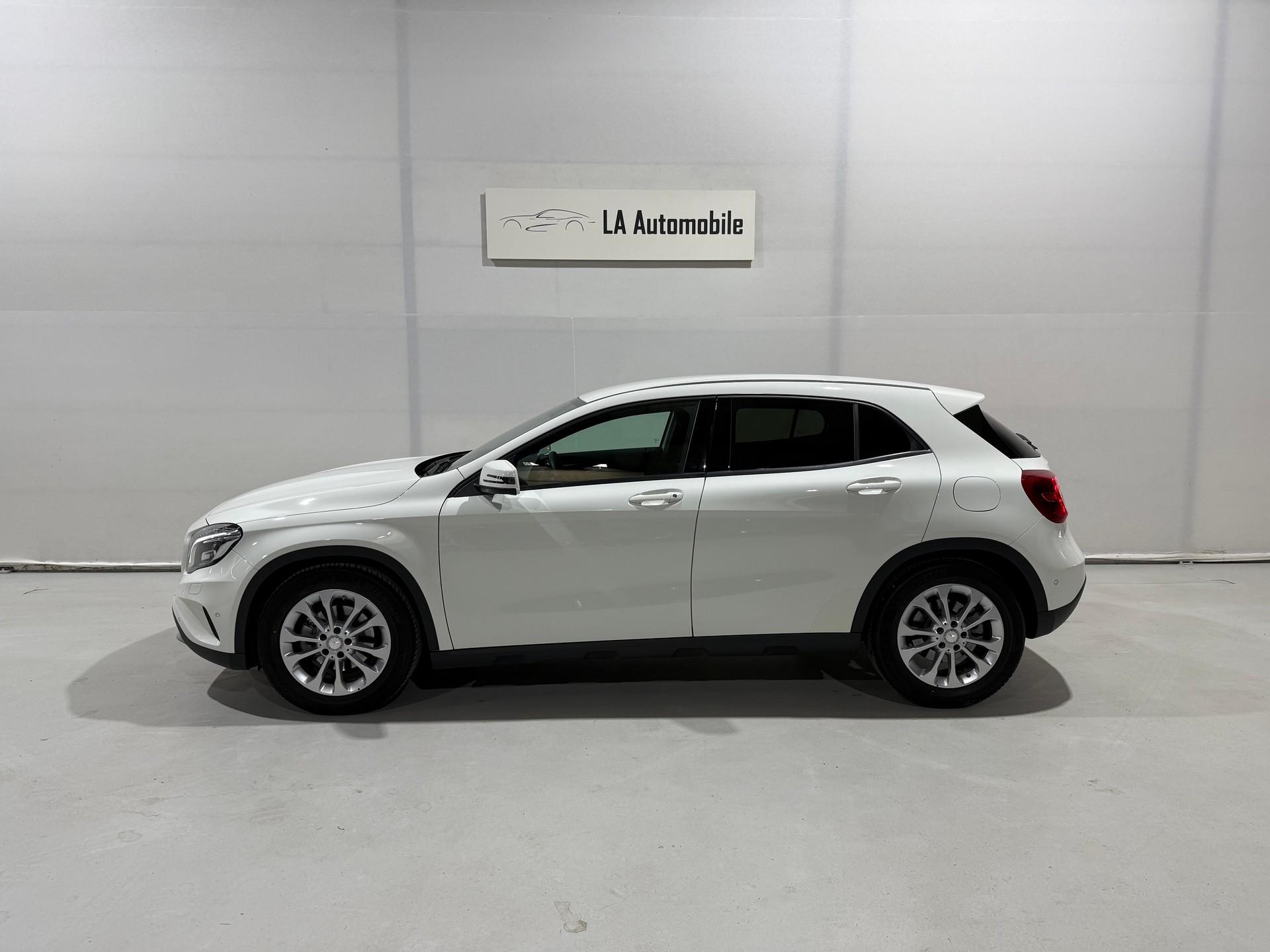 MERCEDES-BENZ GLA 200 7G-DCT-image-2