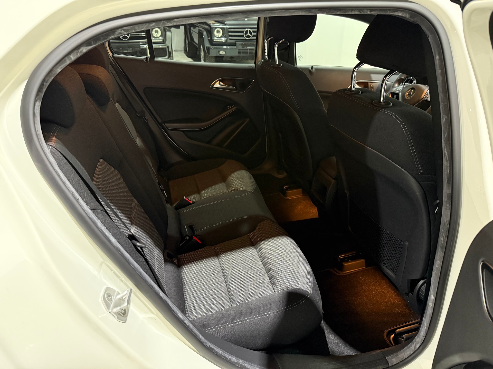 MERCEDES-BENZ GLA 200 7G-DCT-image-15