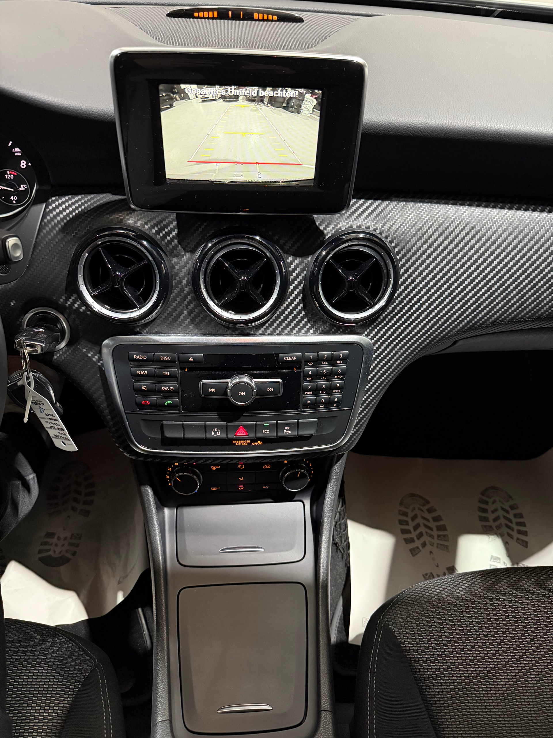 MERCEDES-BENZ GLA 200 7G-DCT-image-14