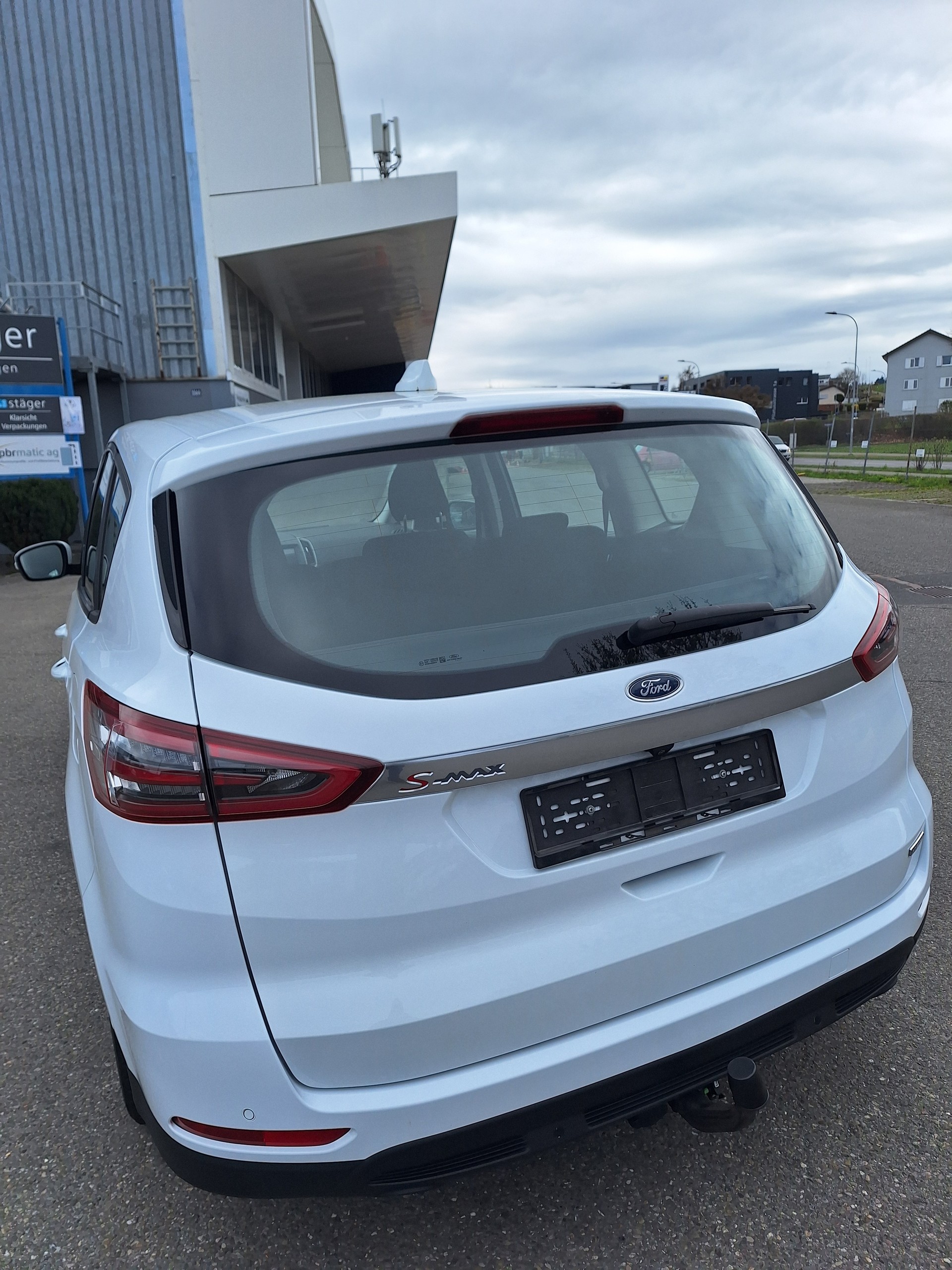 FORD S-Max 2.5 FHEV Trend 5Pl-image-2
