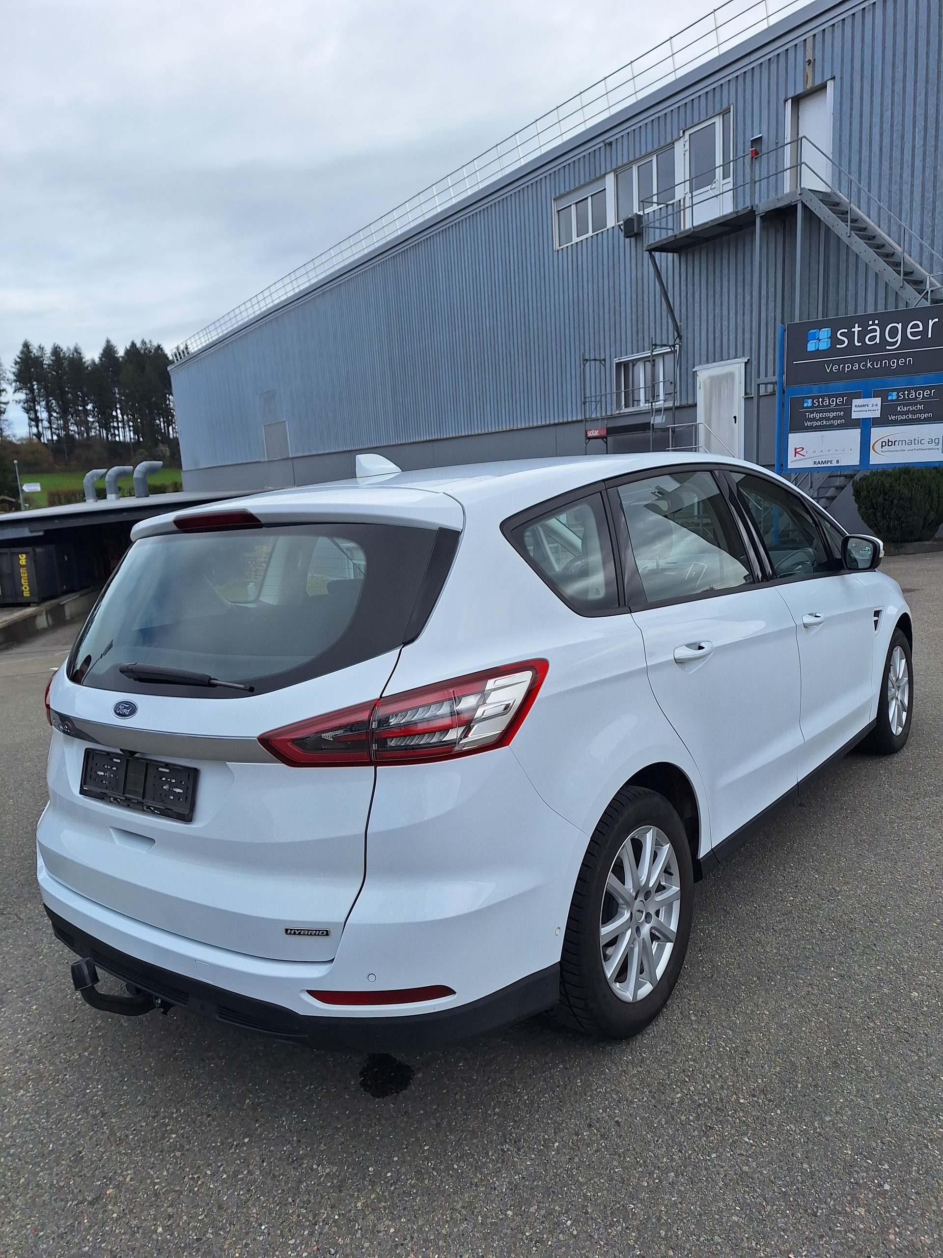 FORD S-Max 2.5 FHEV Trend 5Pl-image-3
