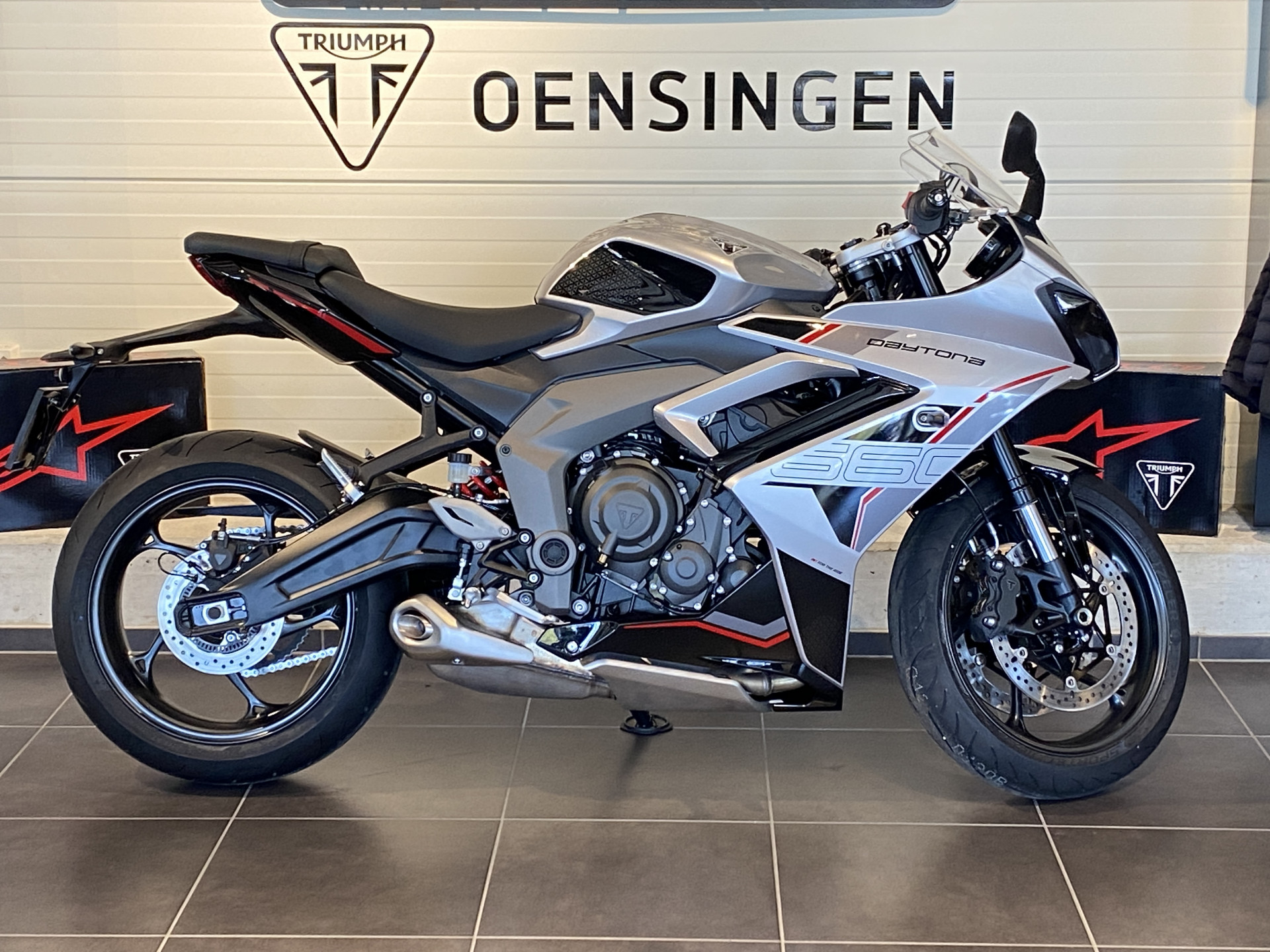 TRIUMPH Daytona 660 (4.49 % Power Leasing - Gültig bis 30.06.2026)-showroom-element-3