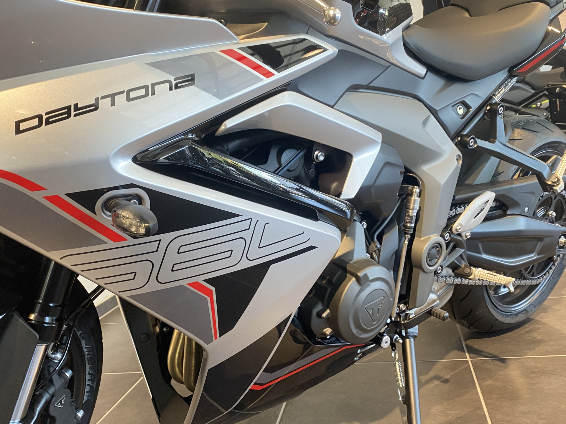 TRIUMPH Daytona 660 (4.49 % Power Leasing - Gültig bis 30.06.2026)-image-6