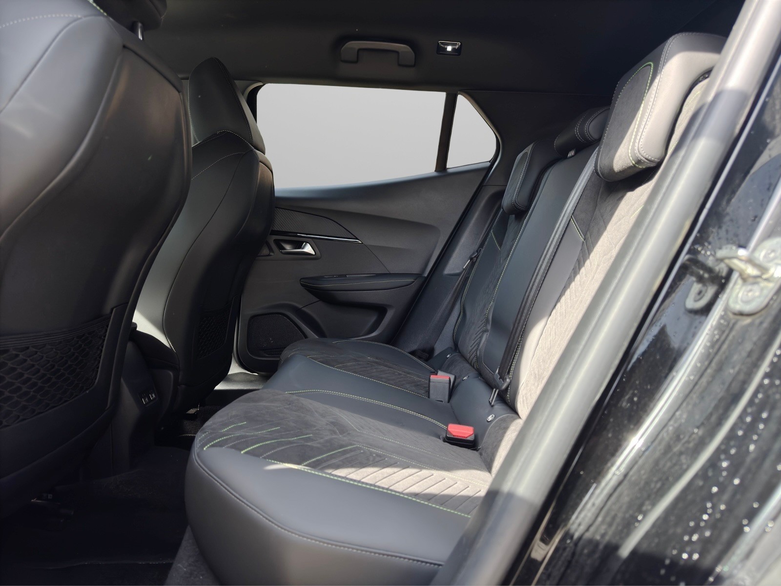 PEUGEOT 2008 1.5 BlueHDi GT EAT8-image-10