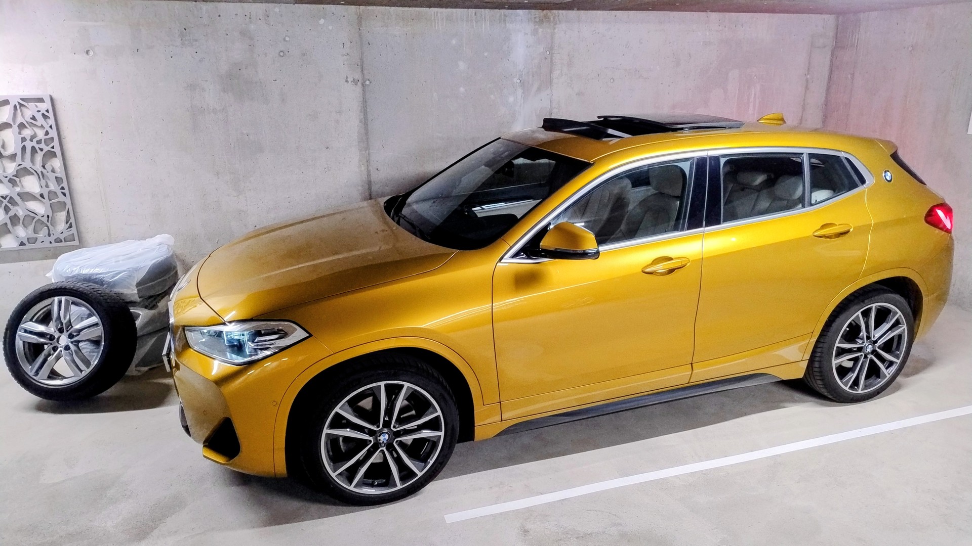 BMW X2 xDrive 20i Steptronic, sehr gepflegt, unfallfrei aus 1. Hand, helles Lederinterieur, Panoramaschiebedach ...