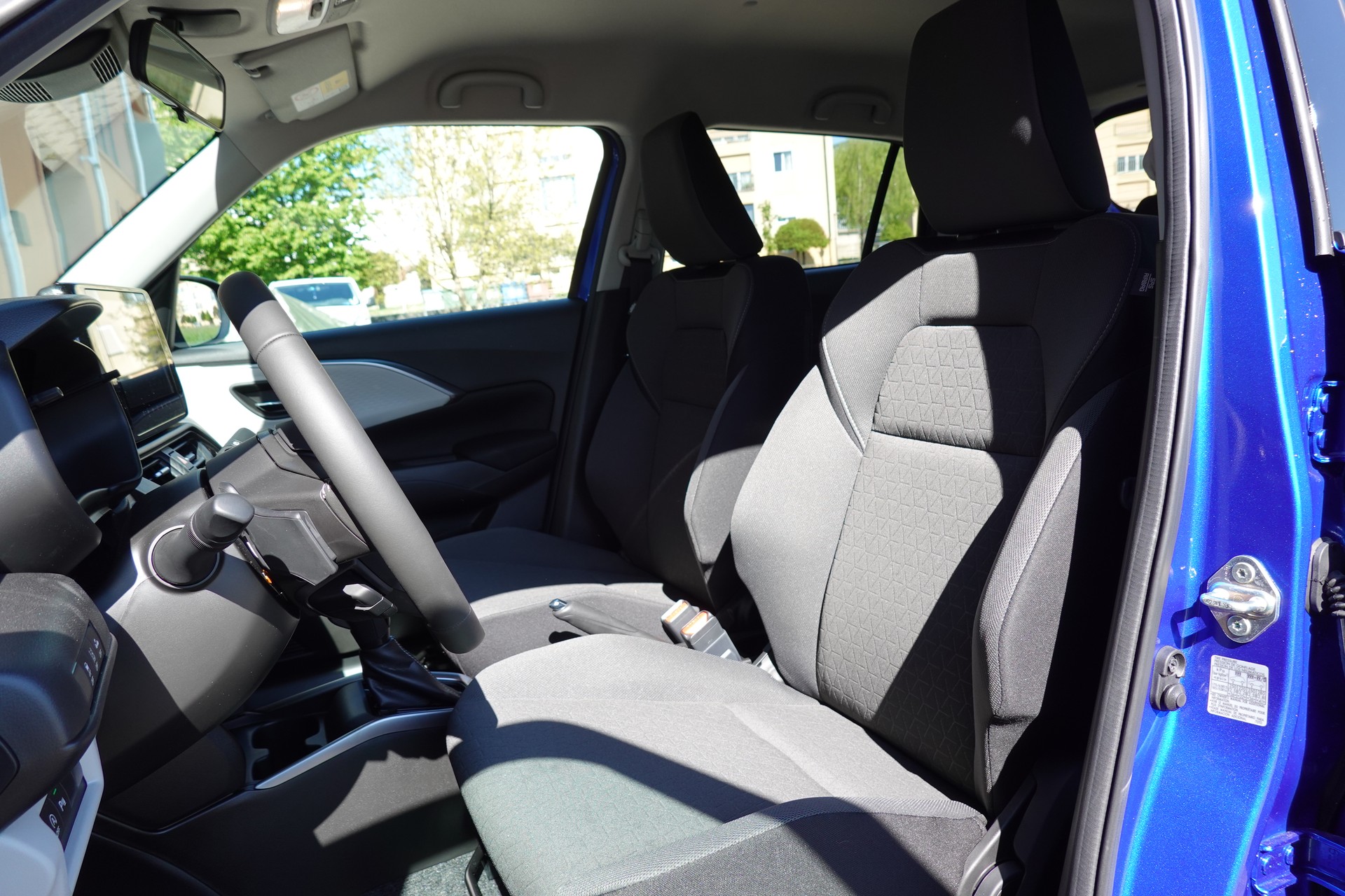 SUZUKI Swift 1.2 Compact Top Hybrid CVT - * Tempomat Adapt. * Caméra de recul * Sièges chauffants * Apple Car Play * Aides Conduites"-image-22