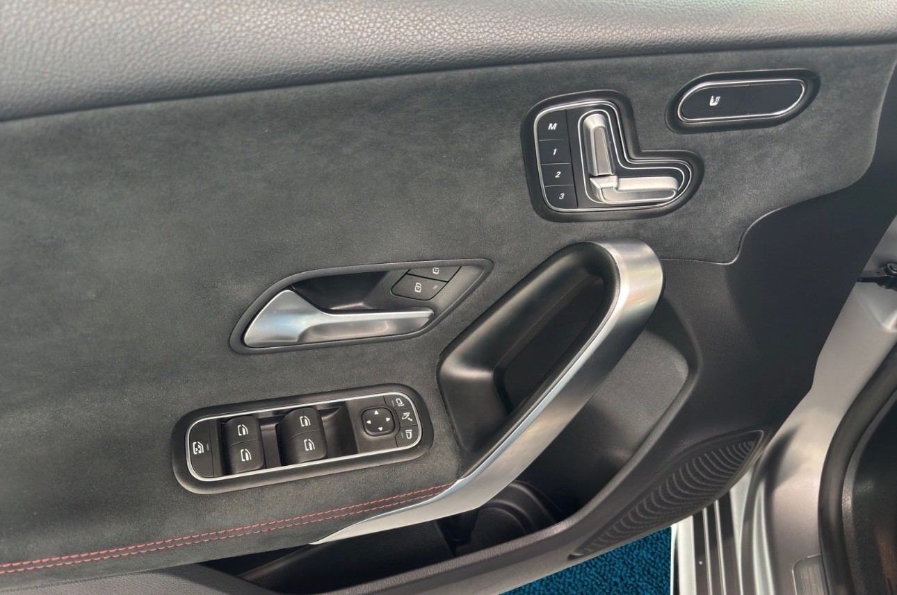 MERCEDES-BENZ A 35 AMG 4Matic Speedshift DCT 8G Mountaingrau Magno-image-13