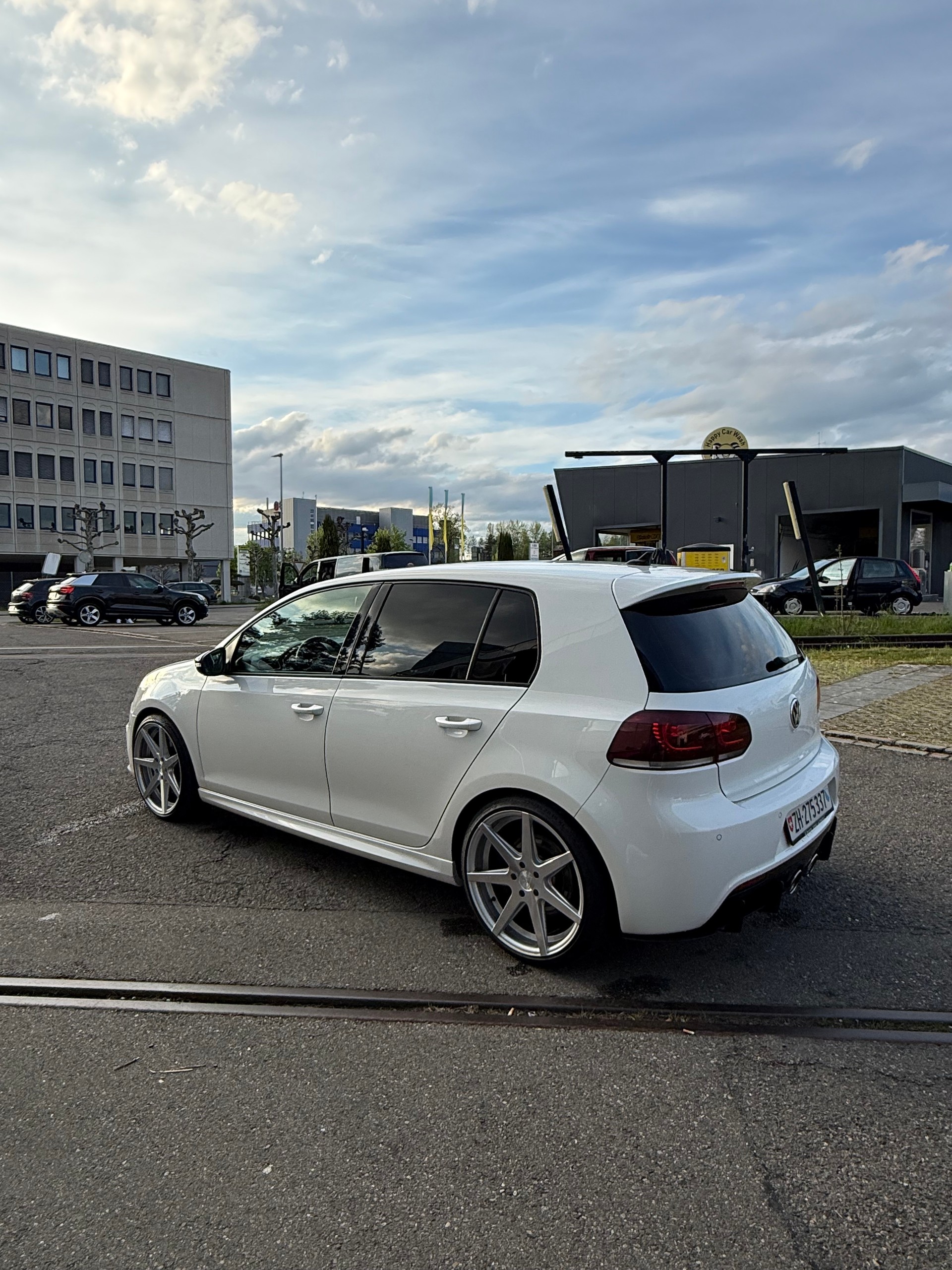 VW Golf 2.0 TSI R 4Motion DSG-image-6