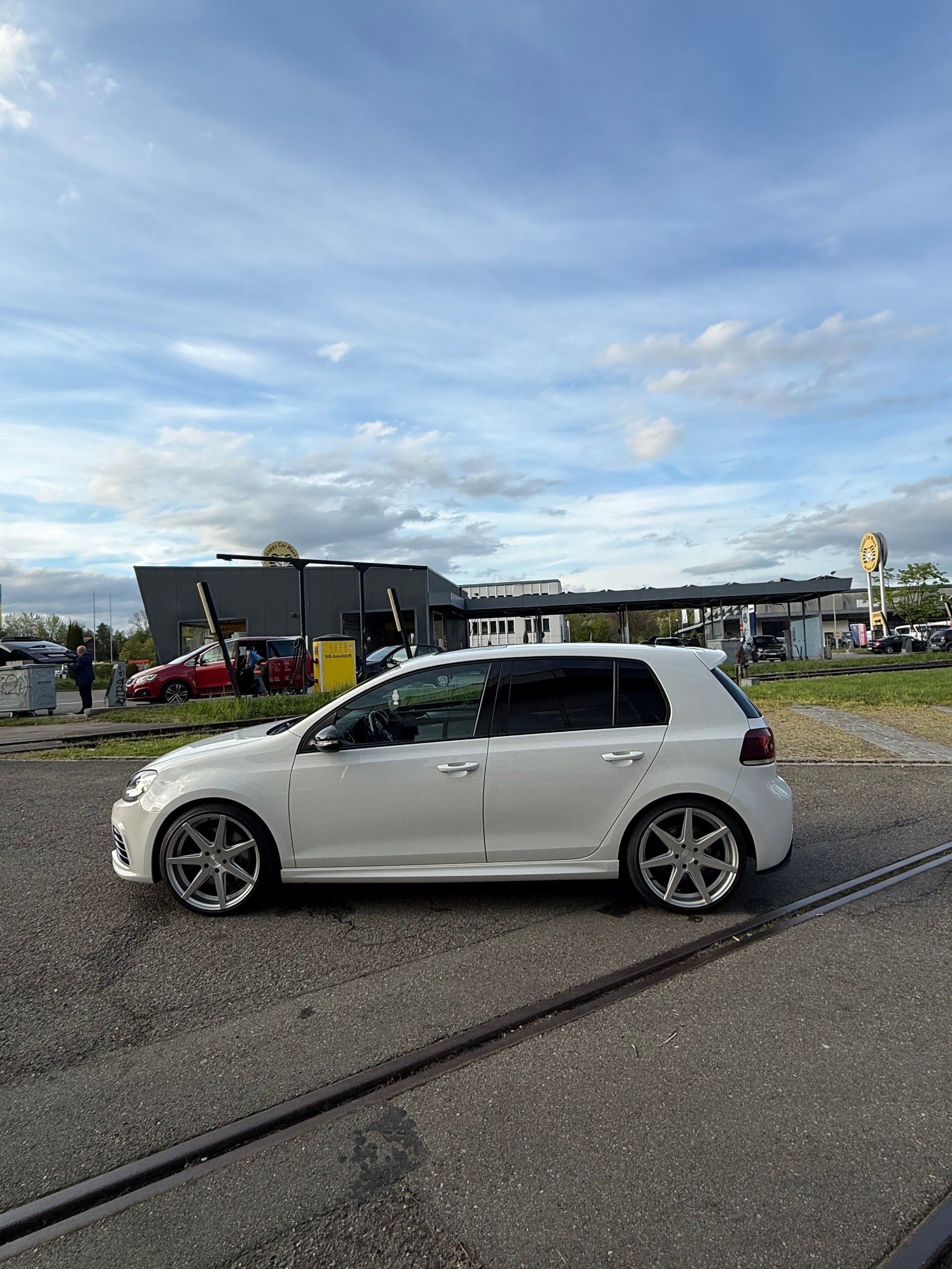 VW Golf 2.0 TSI R 4Motion DSG-image-3