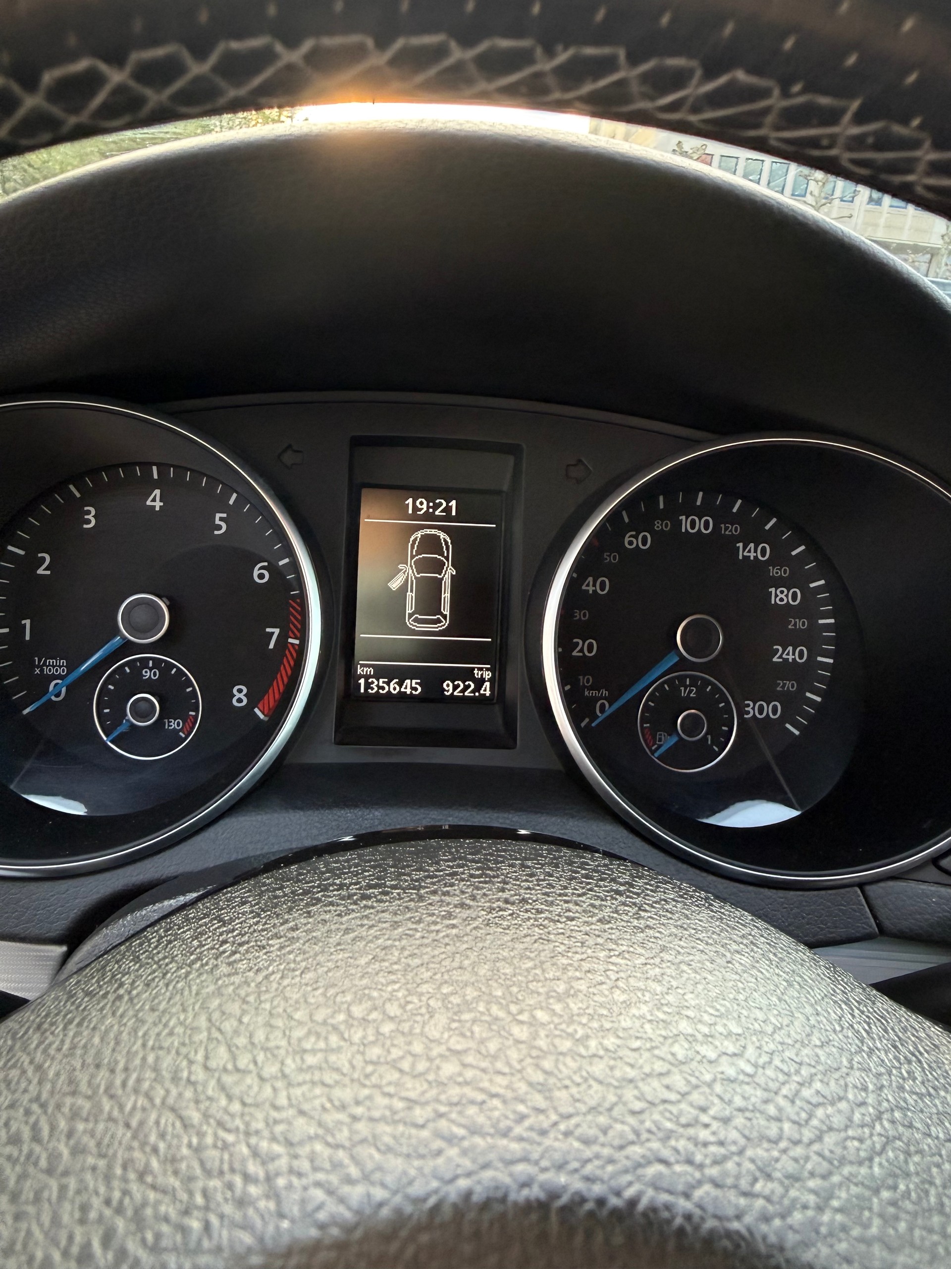 VW Golf 2.0 TSI R 4Motion DSG-image-8